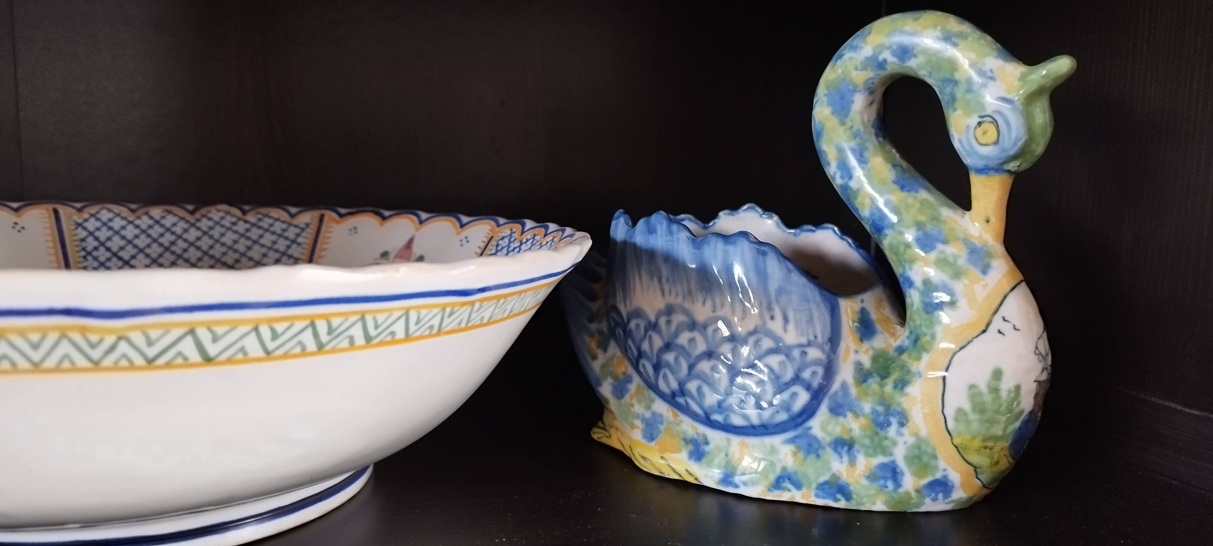 Ashtray or small planter in the shape of a swan made of Quimper earthenware.