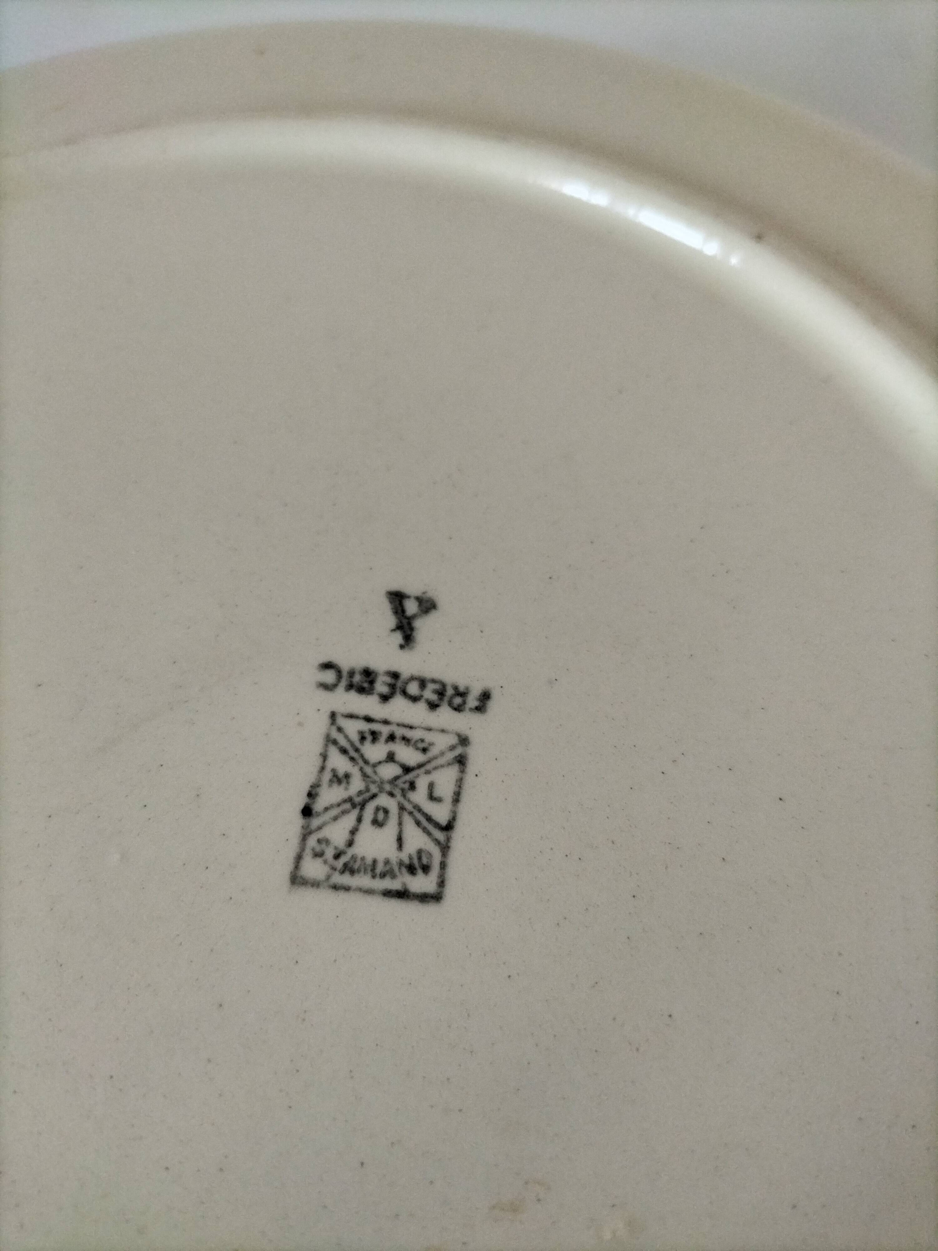 Large Moulin des Loups St Amand Frédéric model dish