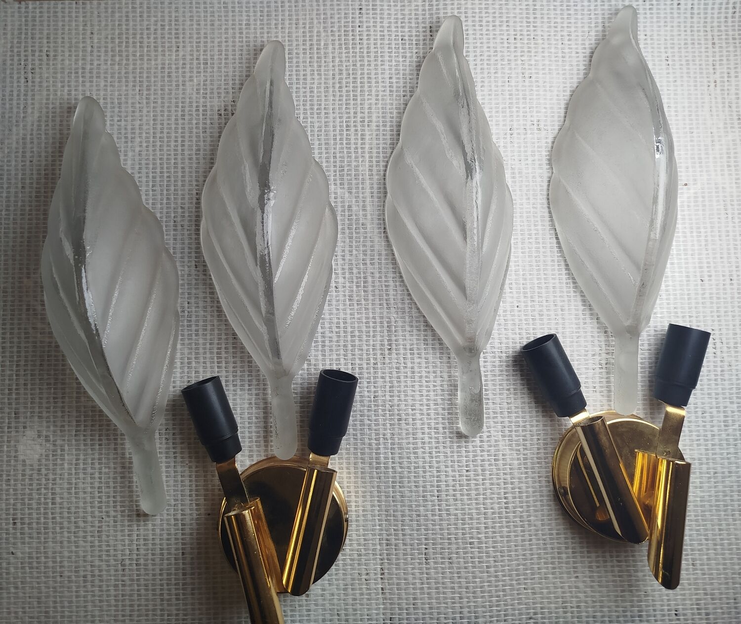 Pair of wall sconces with Italian leaf design in Barovier Murano style.