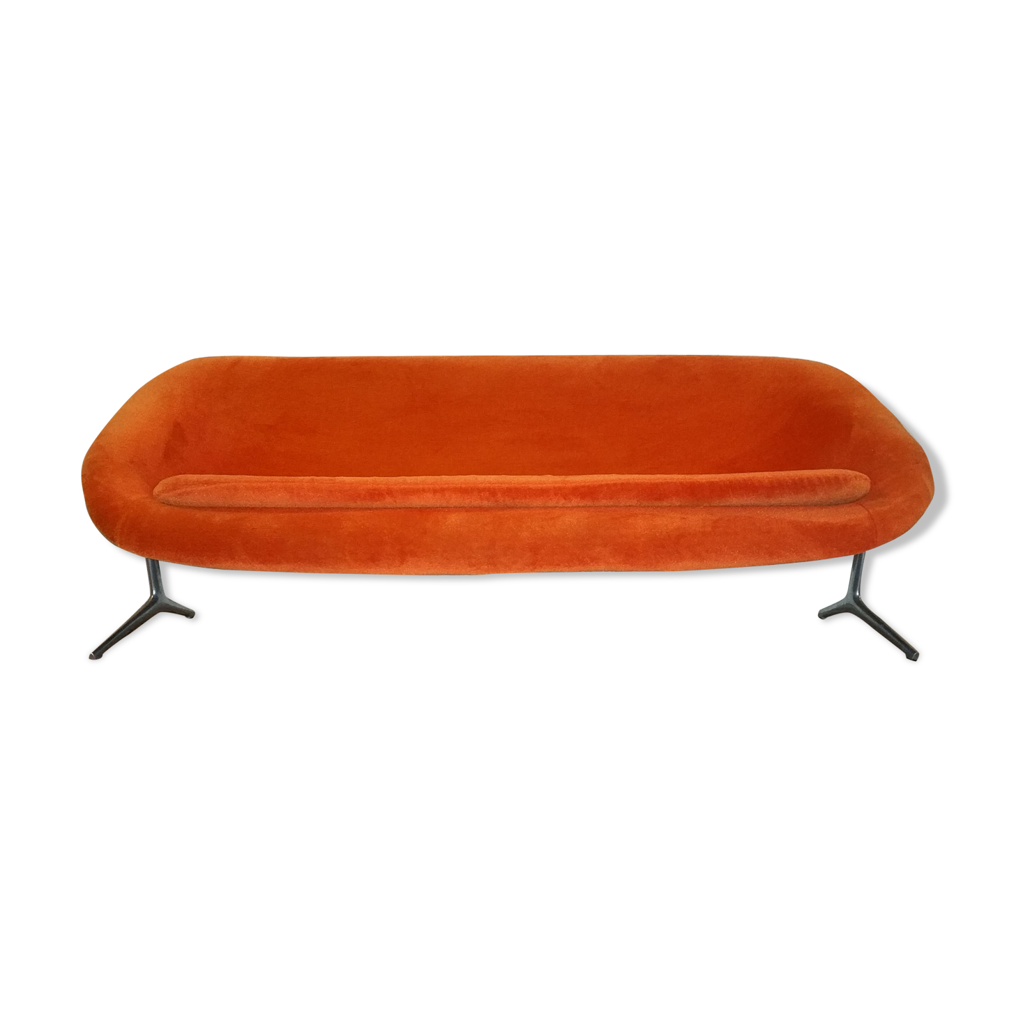 Couch Egg sculptural fibreglass of Walter S. Chenery for Lurashell