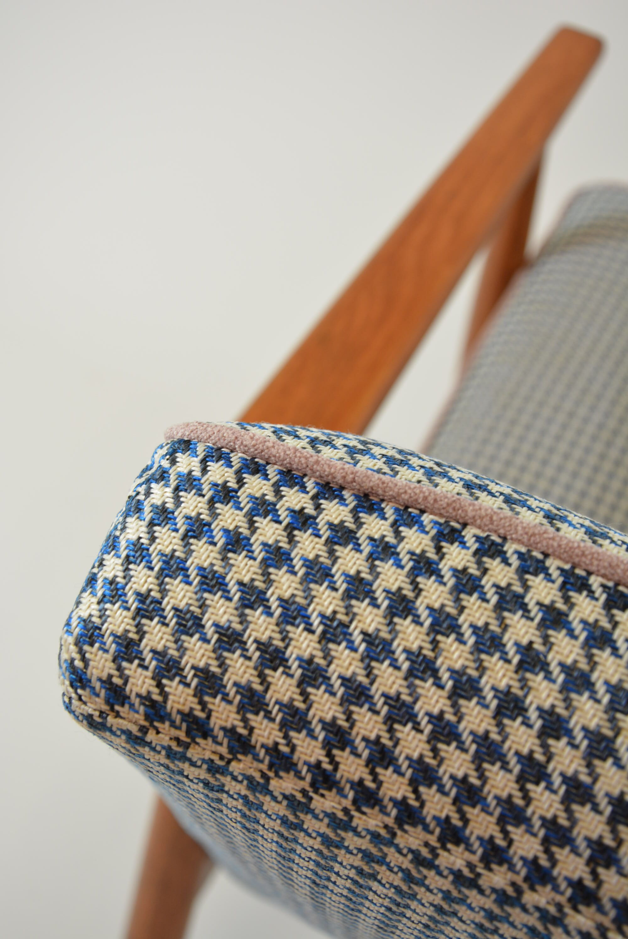 Fauteuil Fox pieds de poule bleu