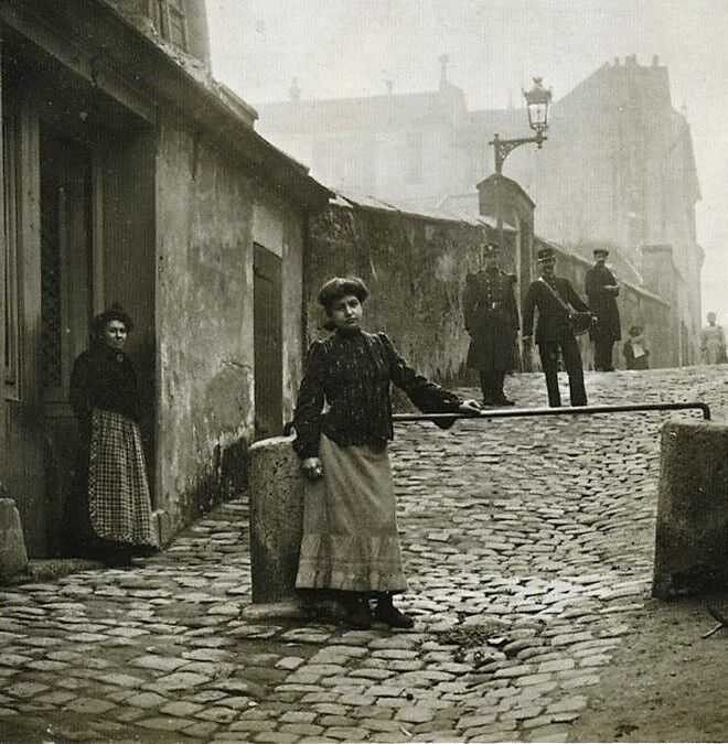 Photography, "Montmartre, Alley of the Fog", Paris, 1902 / NB / 15 x 15 cm