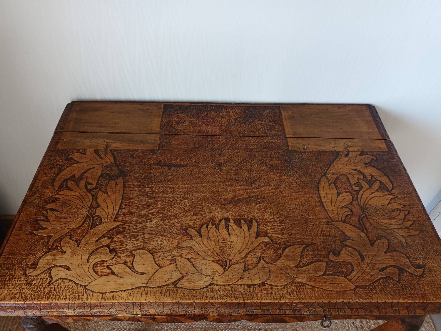 Secretary with carved shelves, early 20th century.