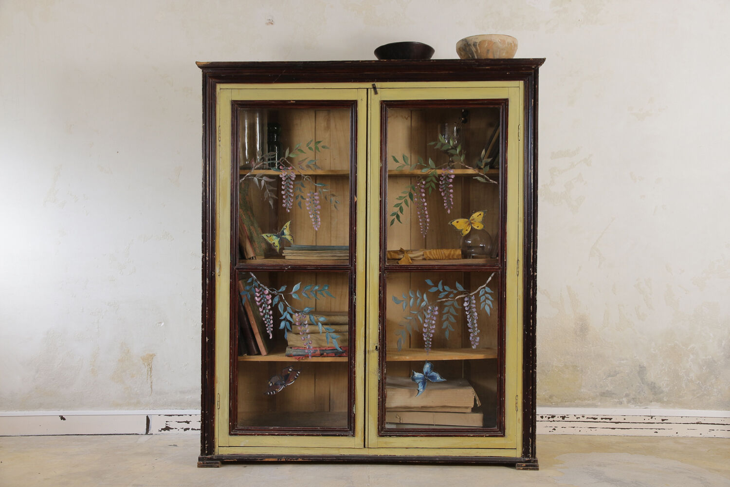 Old library 2 bodies 1900s