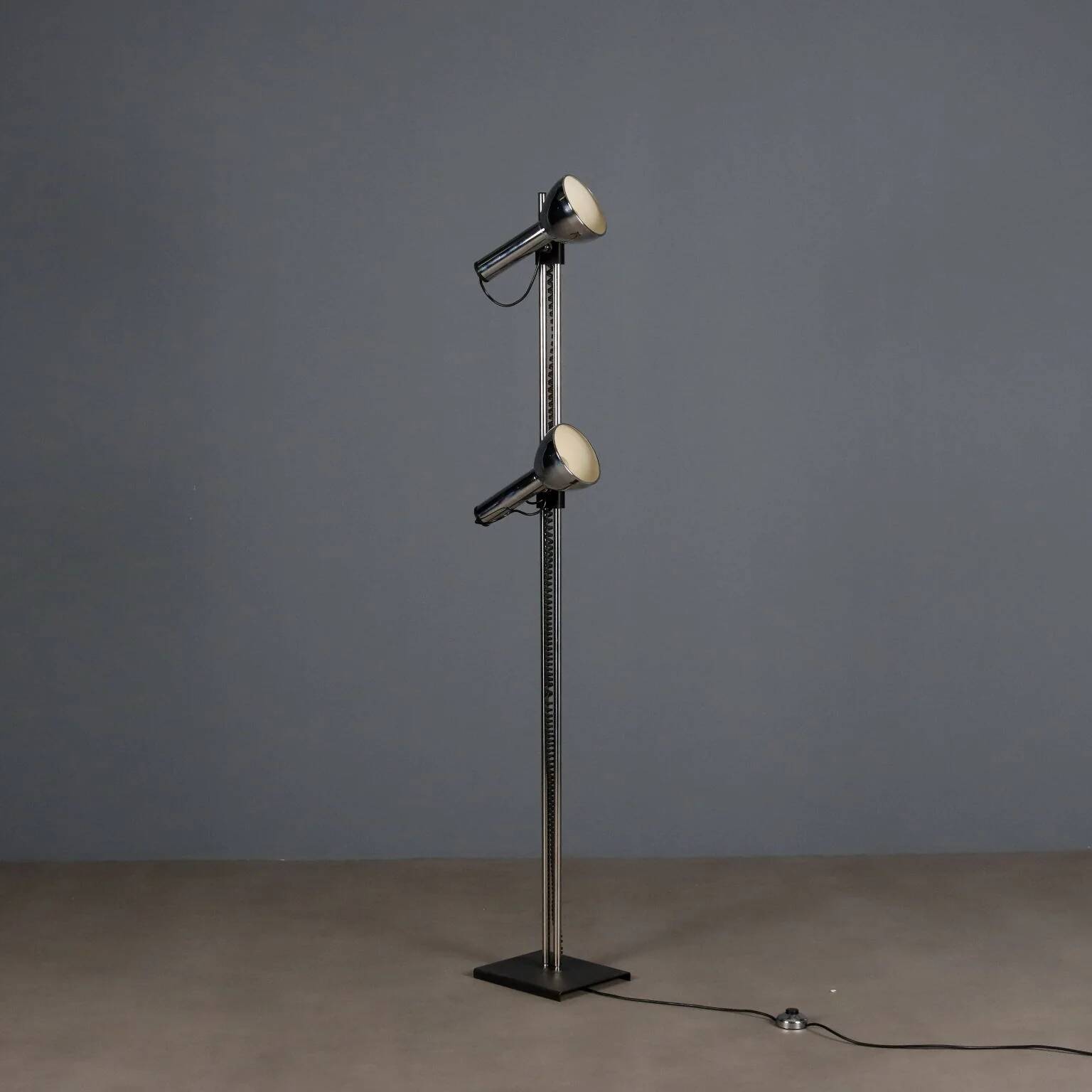 Vintage lacquered metal floor lamp, design, Italy, 1970s