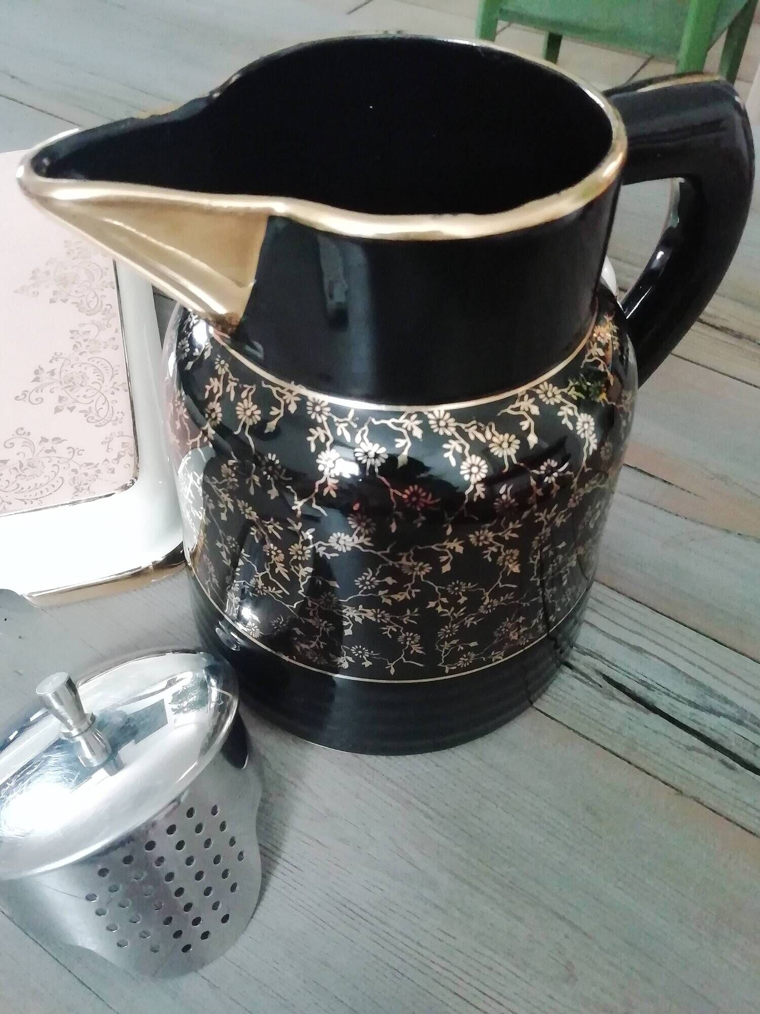 Ceramic teapot