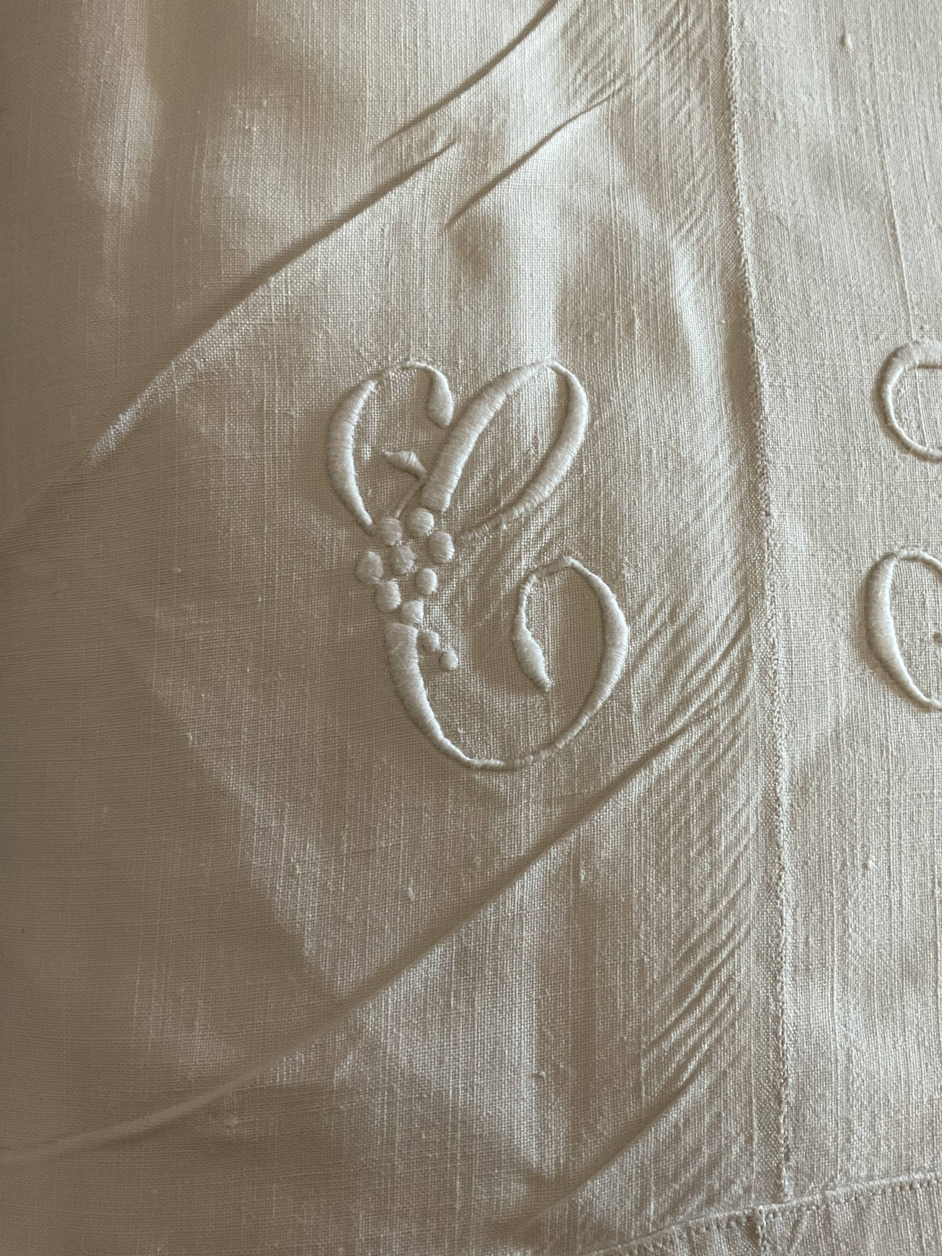 Drap ancien brodé monogramme ca