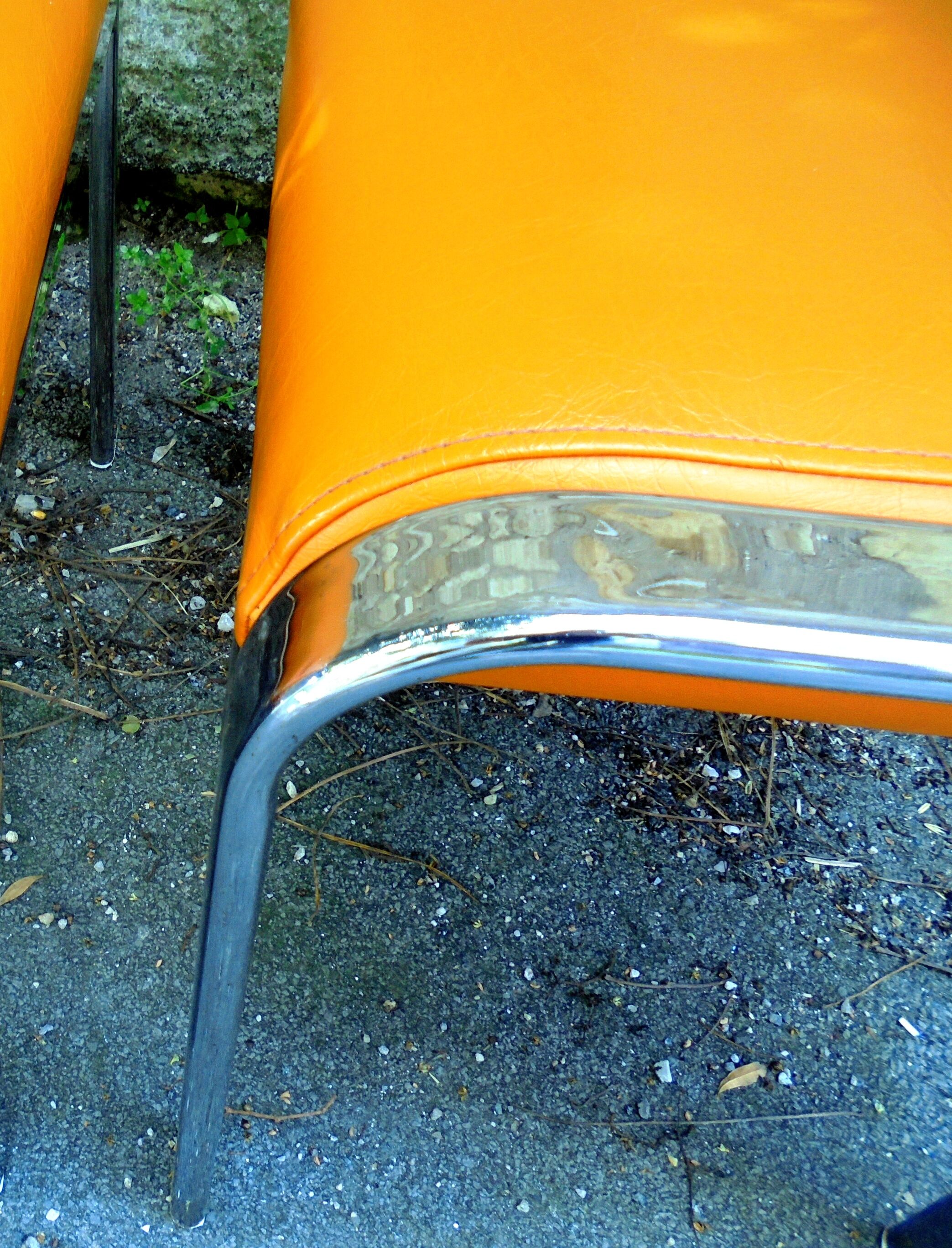 Pair of chrome and faux orange vintage stools "70"