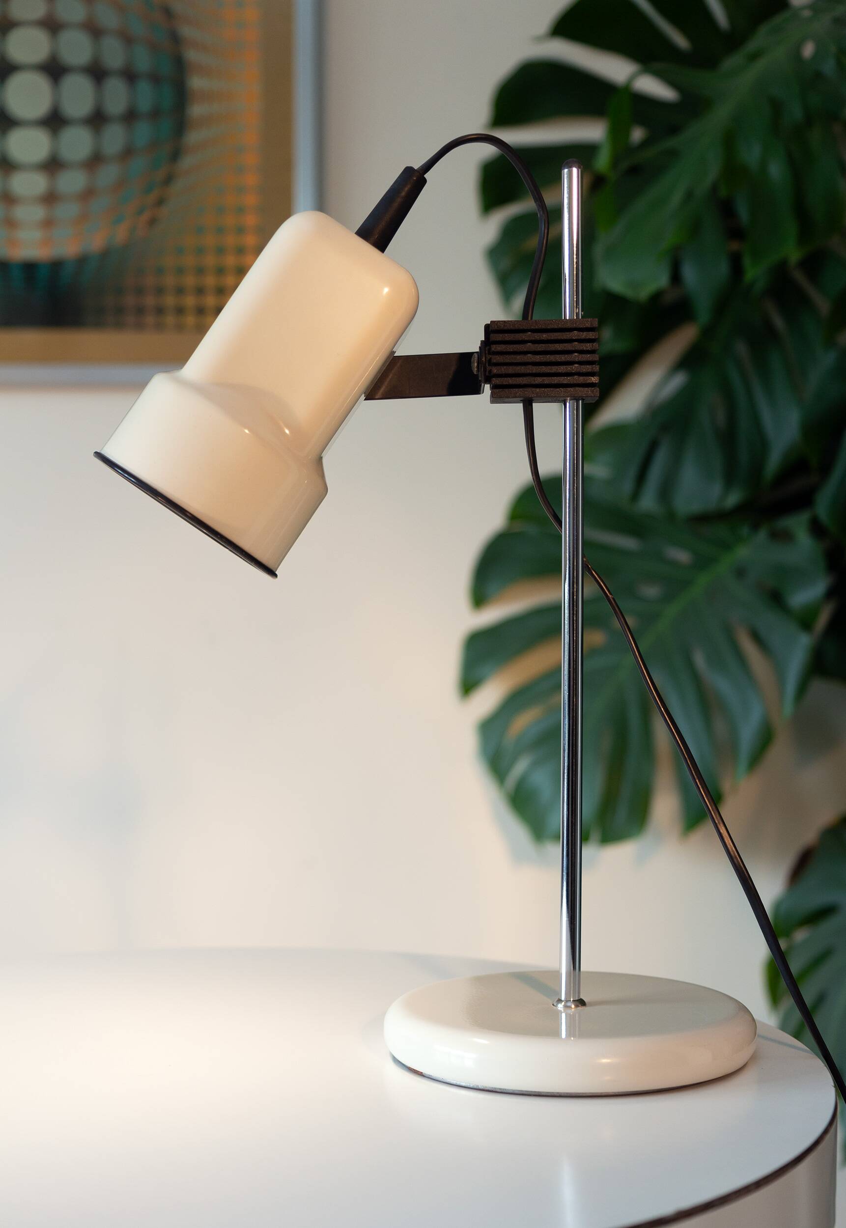 Desk lamp from the 70s and 80s, chrome and white lacquered metal