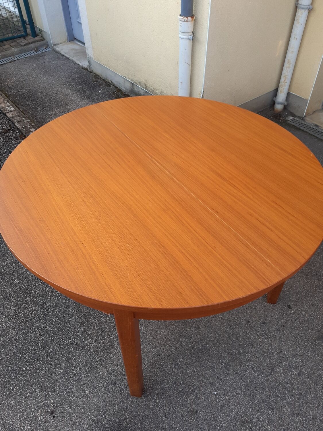 Scandinavian table