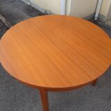 Table scandinave