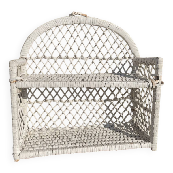 Petites étagères en rotin