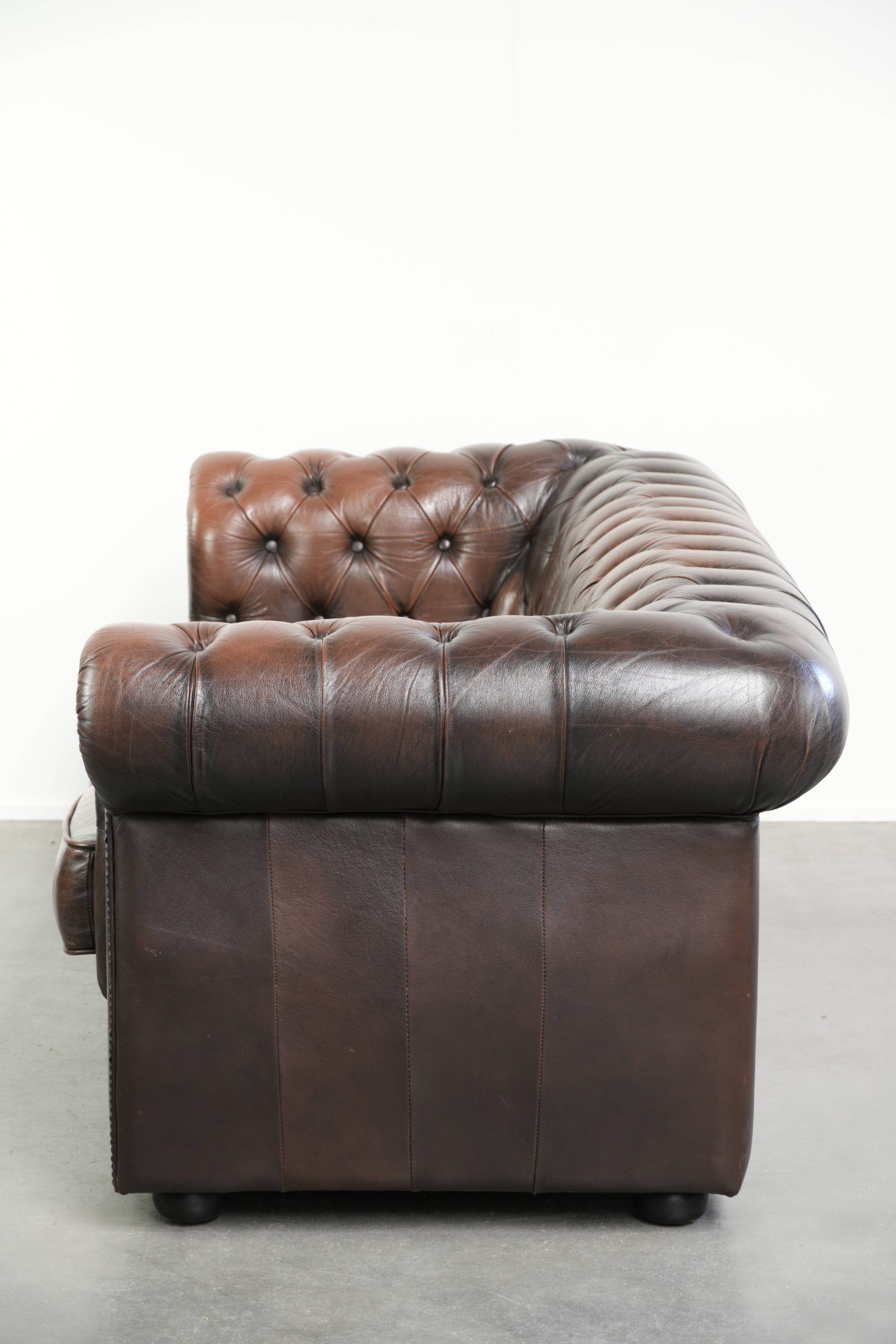 Brown cowhide leather Chesterfield 3-seater sofa in English style