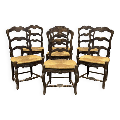 Suite de 7 chaises de style Louis XV en hêtre et assises pailles