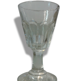 8 glasses at old feet