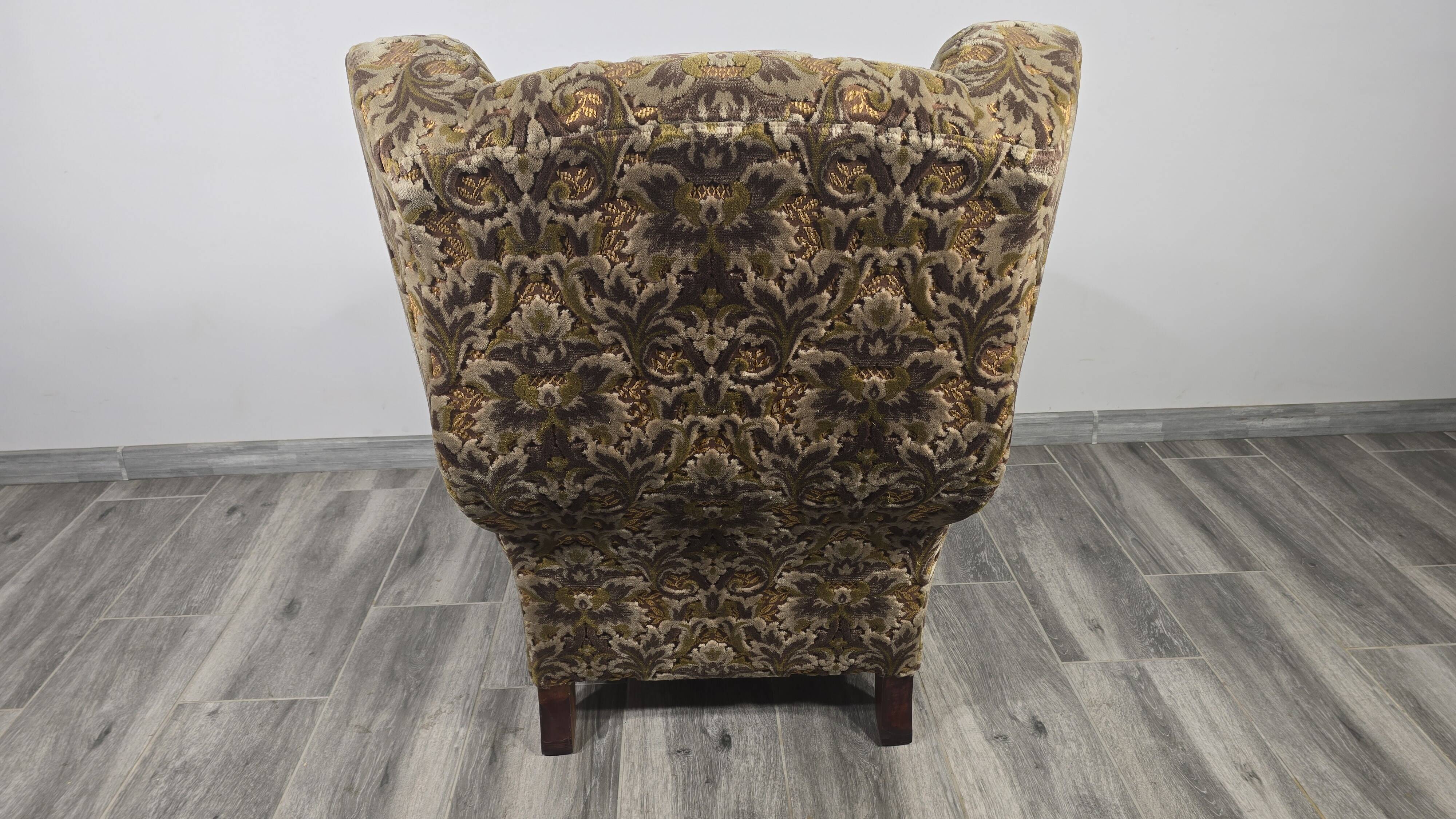 Fauteuil H-371 par Jindrich Halabala
