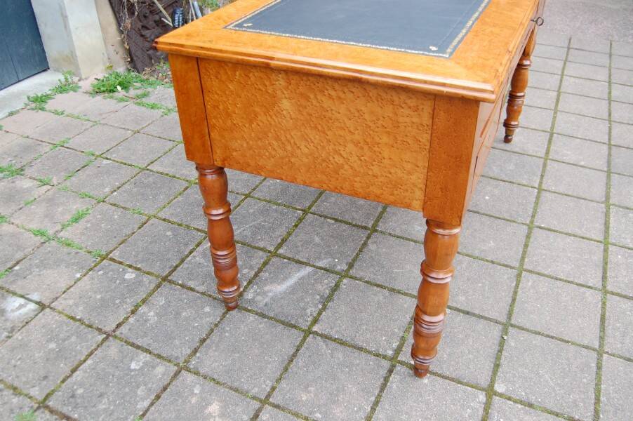 Louis Philippe period desk in mottled maple and cherry, 19th century.