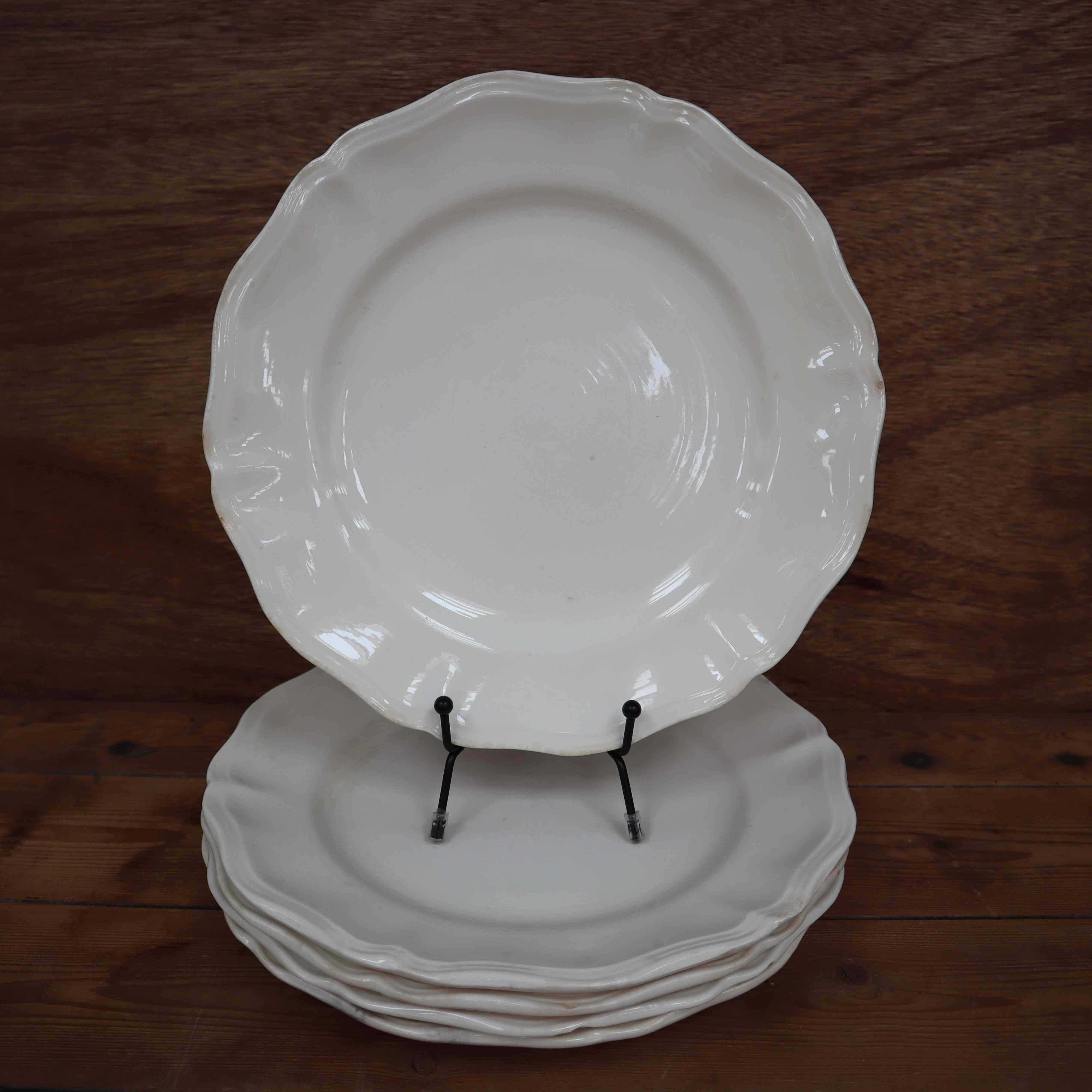 Set of 5 Sarreguemines flat plates in cream color