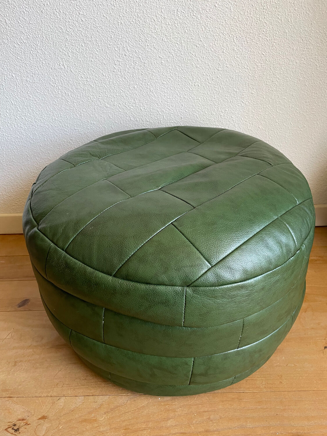 Green patchwork pouf in Sède leather