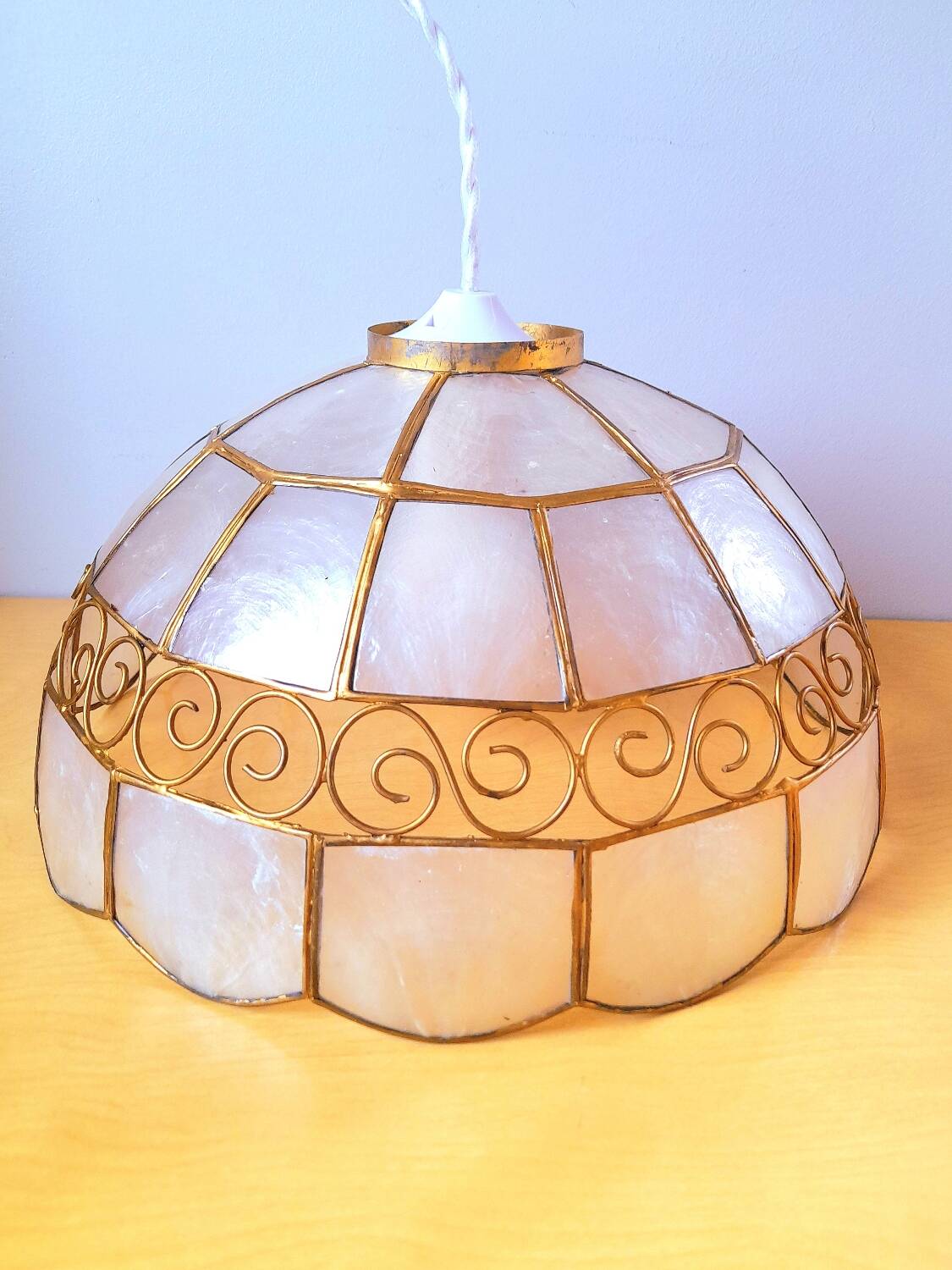 Suspension nacre et laiton 1960