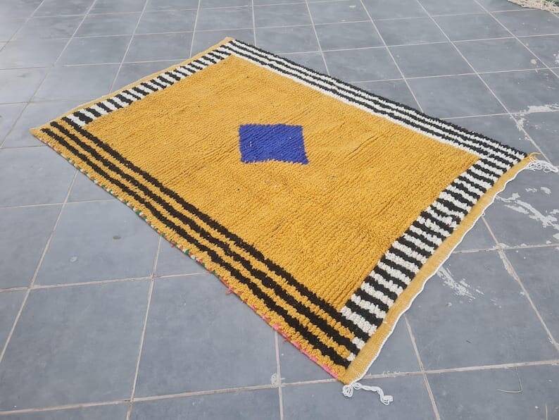 Handmade traditional natural wool rug 2/3 m