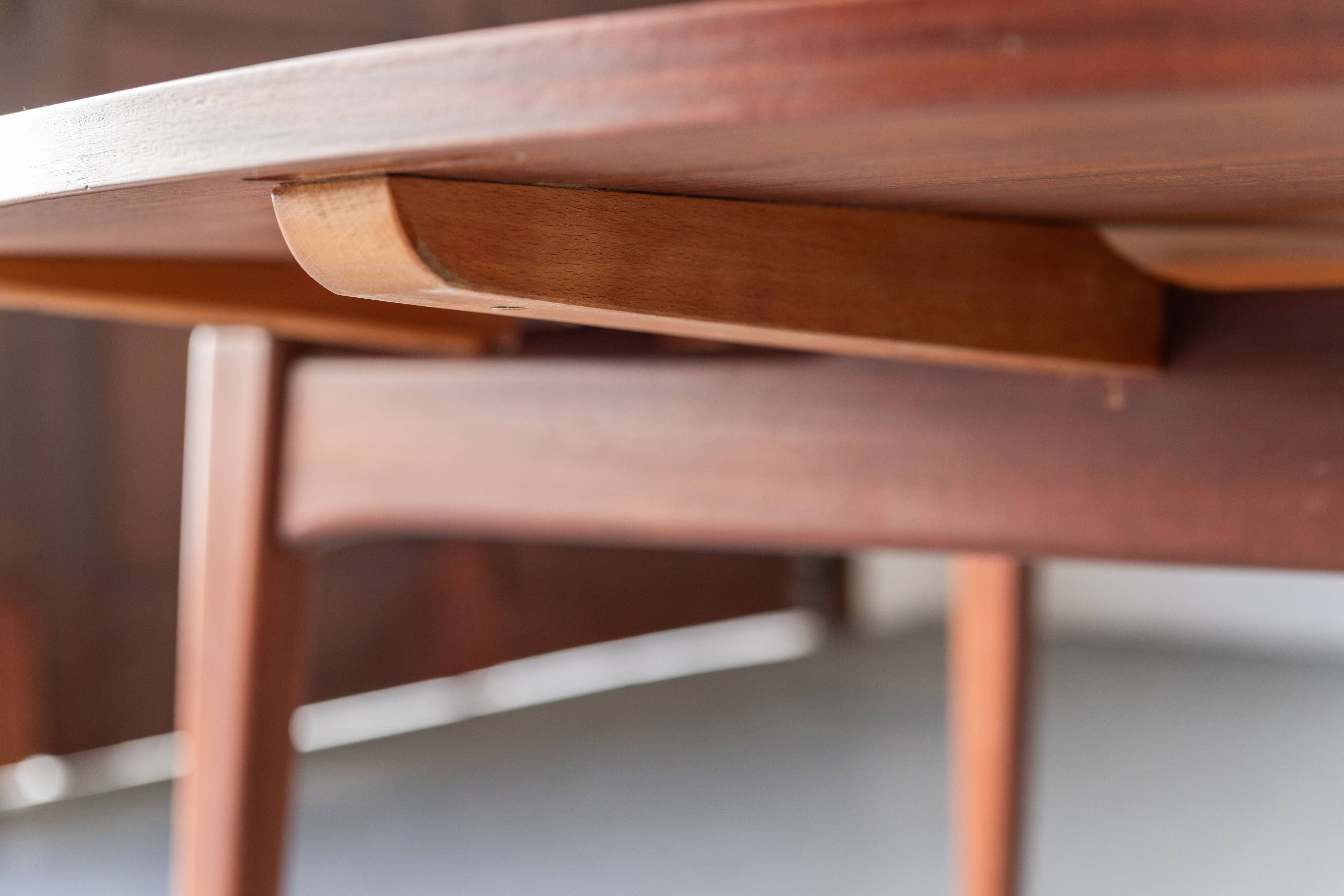 Round dining table by Louis Van Teeffelen for Wébé, 1960's