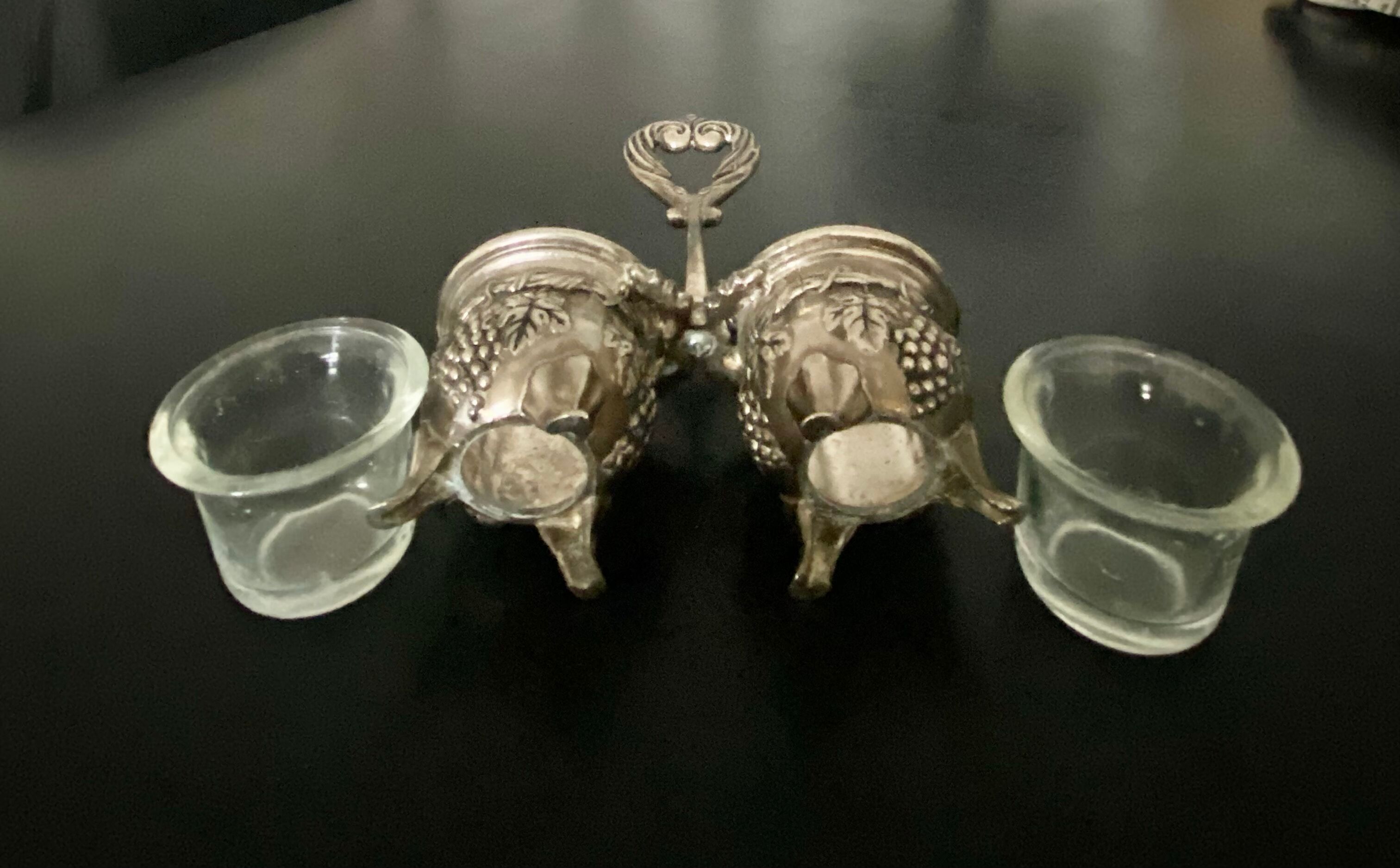 Duo salt shaker and pepper in silver metal color