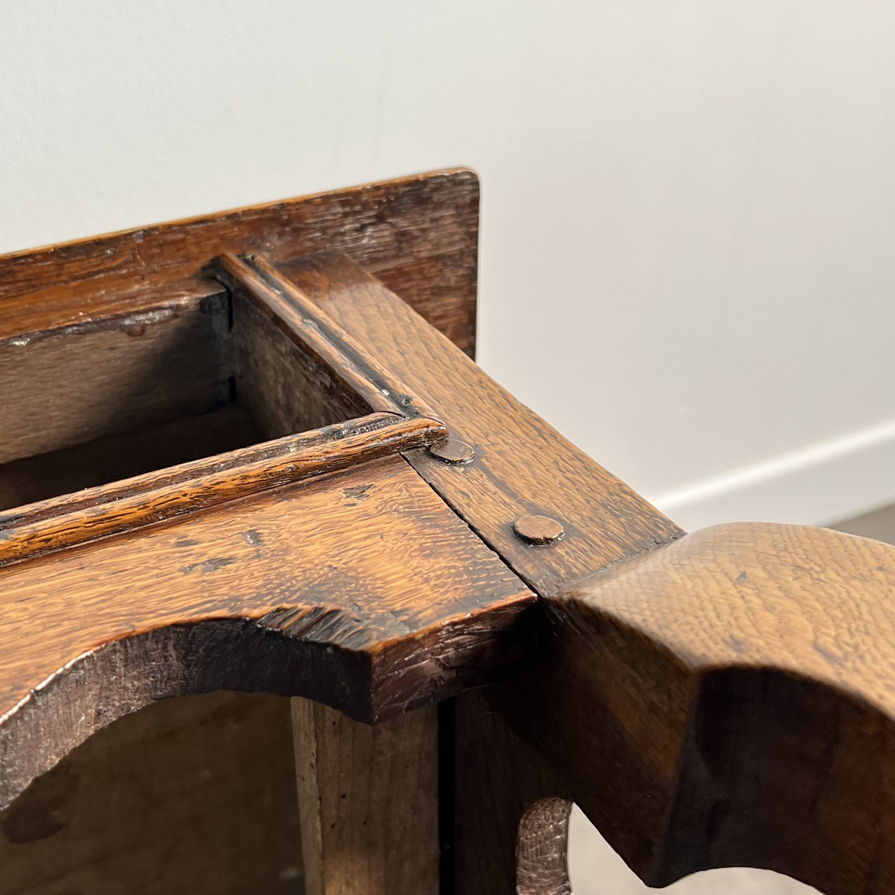 Queen Anne Low-Boy side table in oak, England, 18th century.