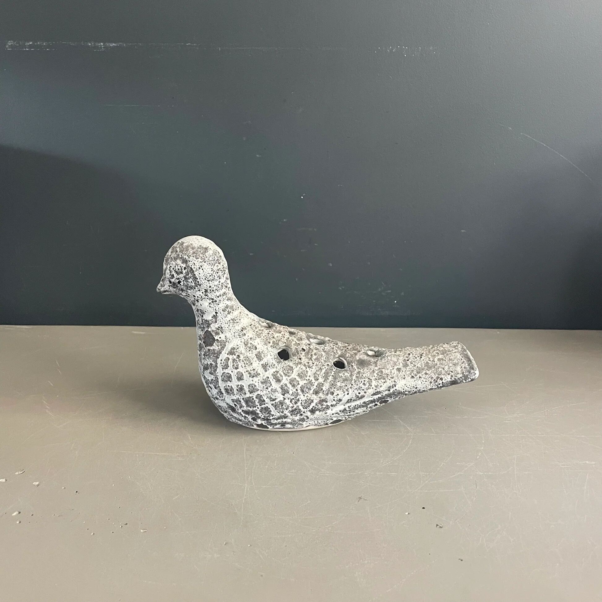 Oiseau pique-fleurs en céramique fat lava
