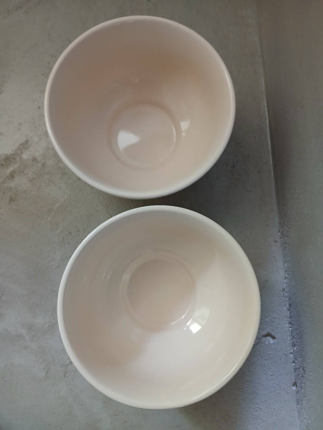 2 vintage bowls