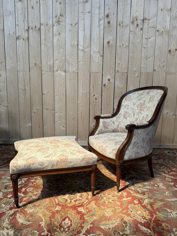 Bergère gondole Louis XVI avec son repose-pied en acajou