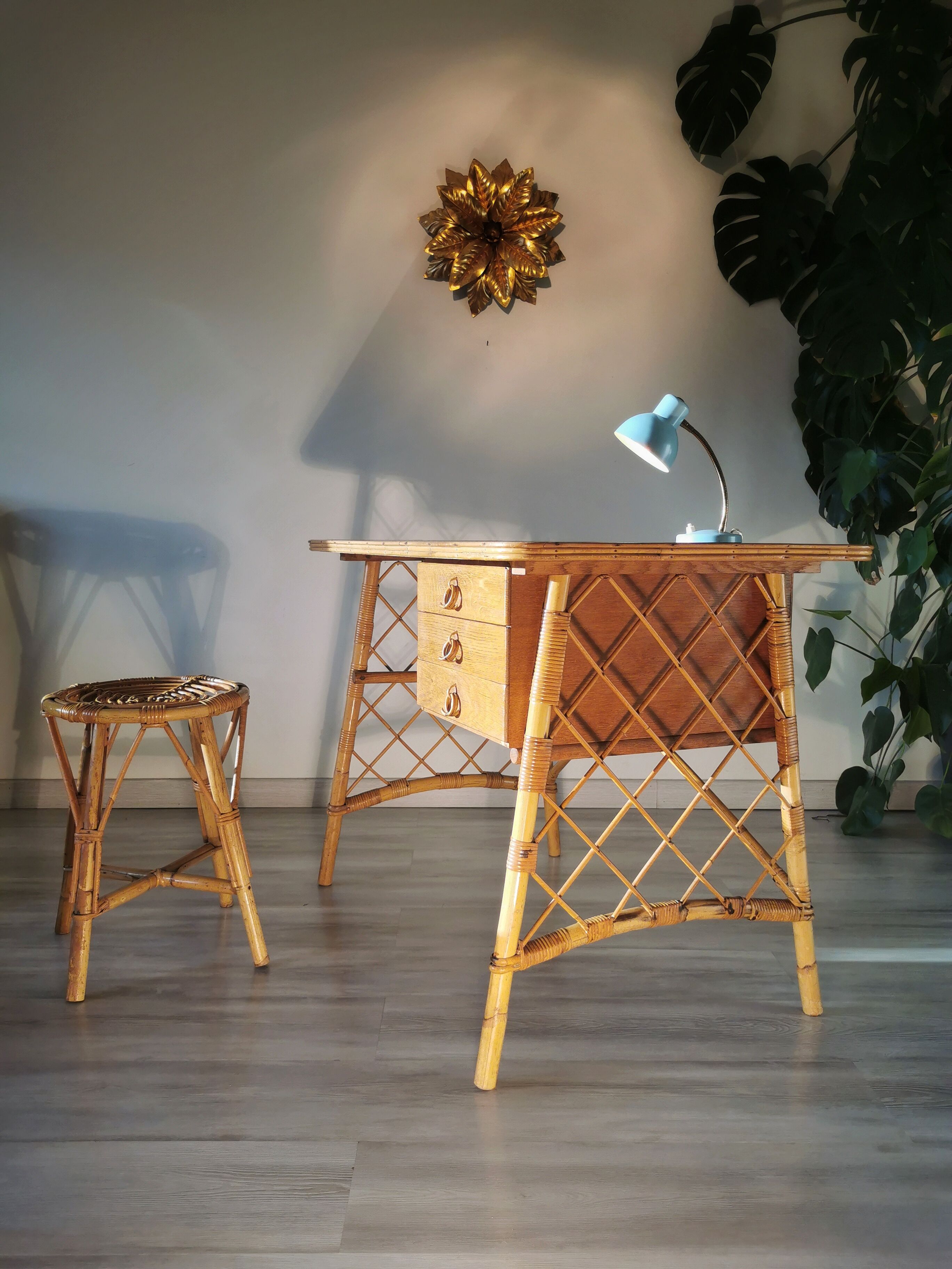 Louis Sognot desk and his stool, in rattan, 1960