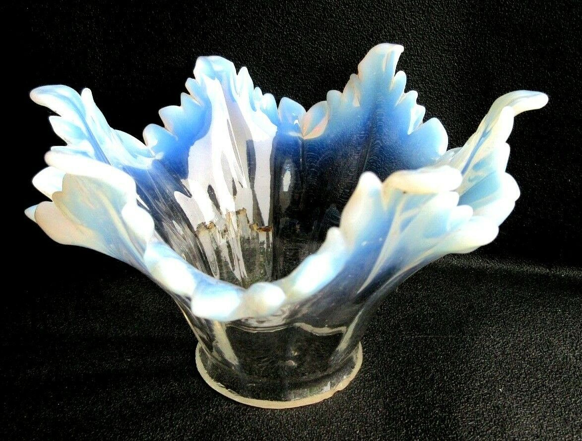 Tulip with glass claw, flower with 6 opalescent cut petals, Art Deco