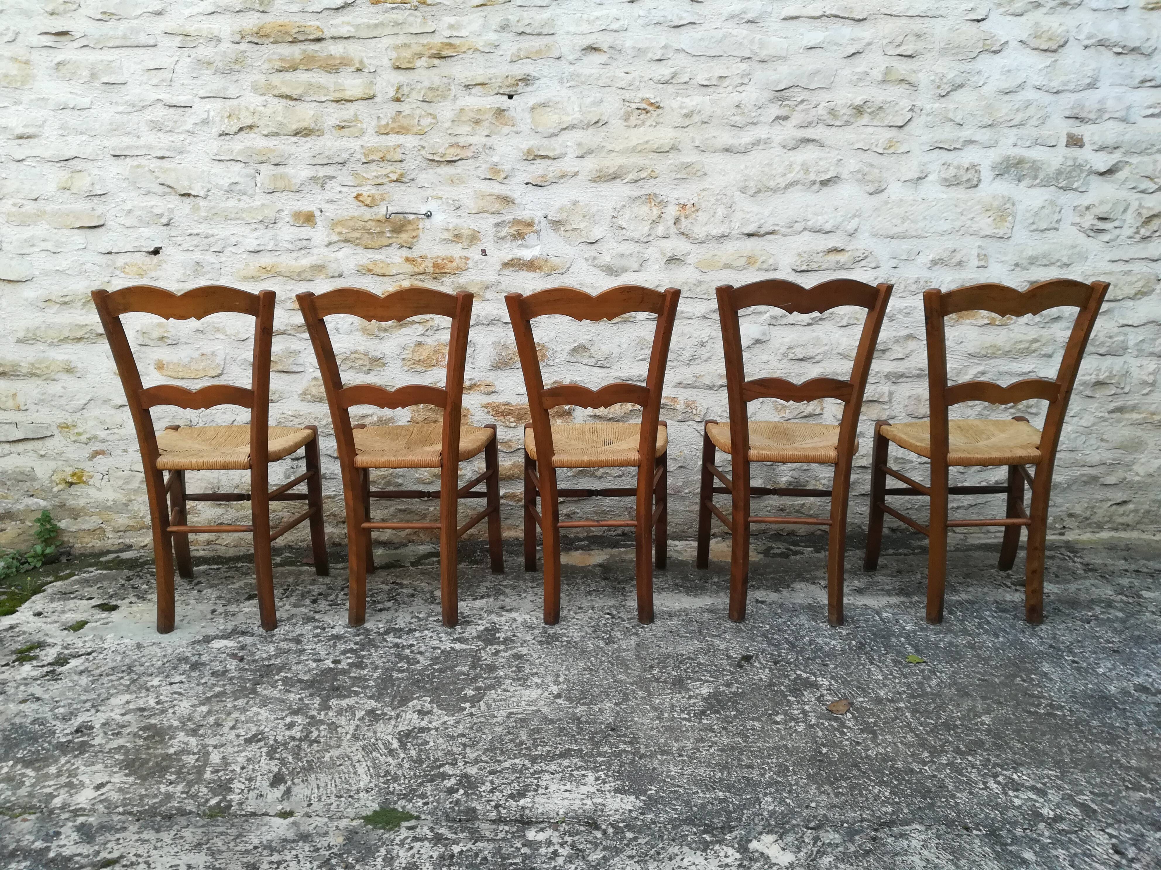 Set of 15 straw chairs
