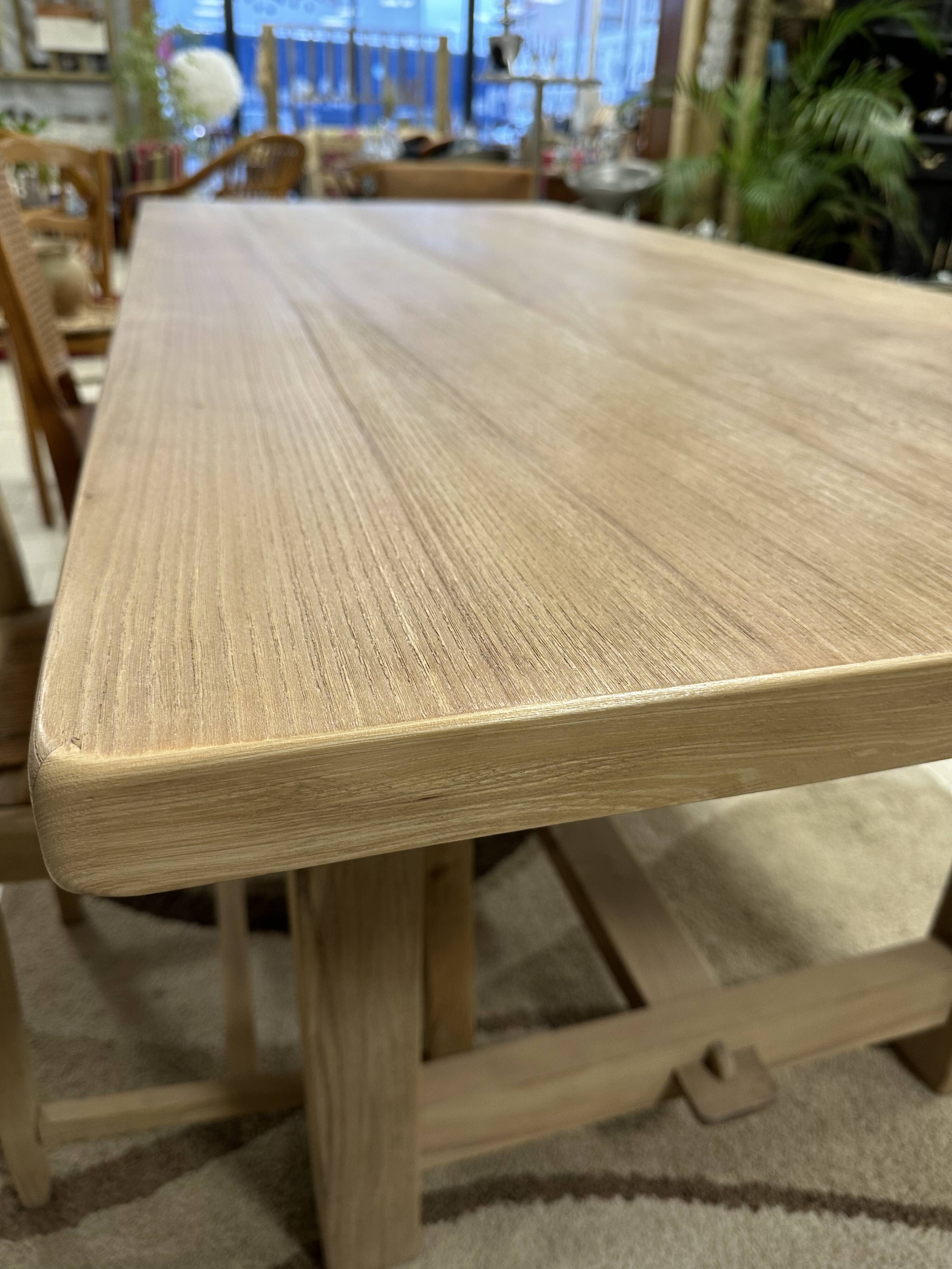 Table de salle à manger en chêne massif