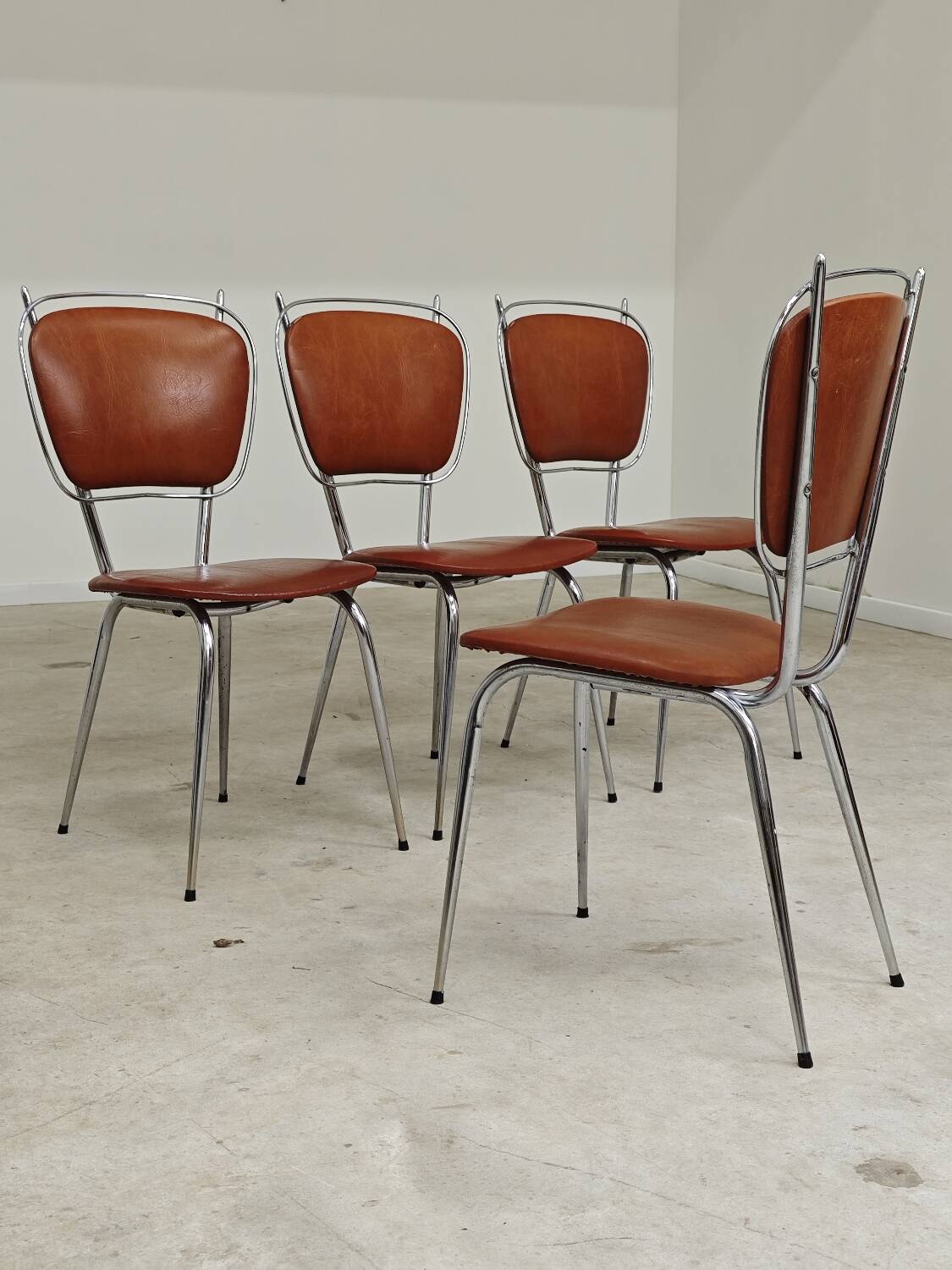 Set of 4 French chairs in camel brown imitation leather and chrome 1960