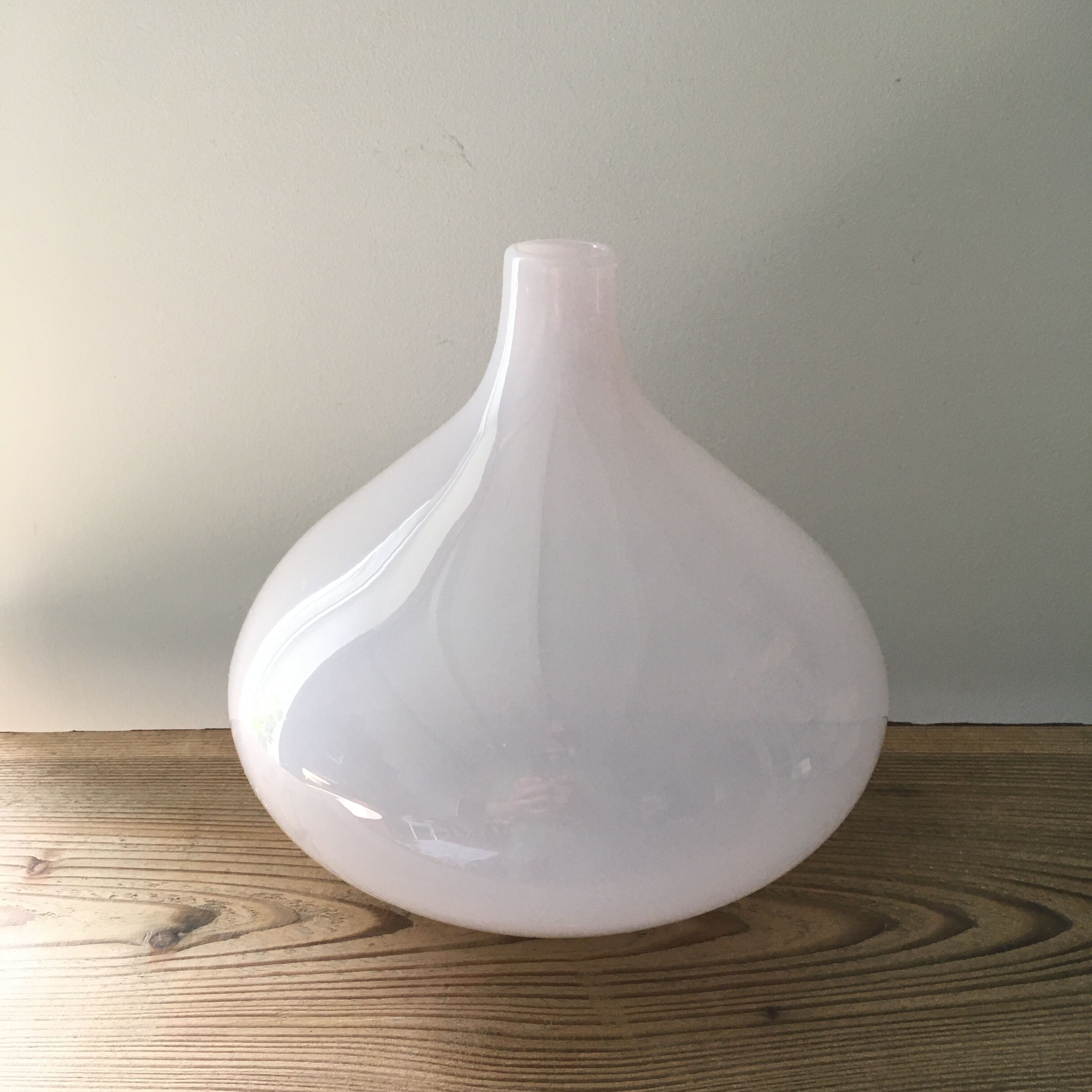 Vase drop pink opaline