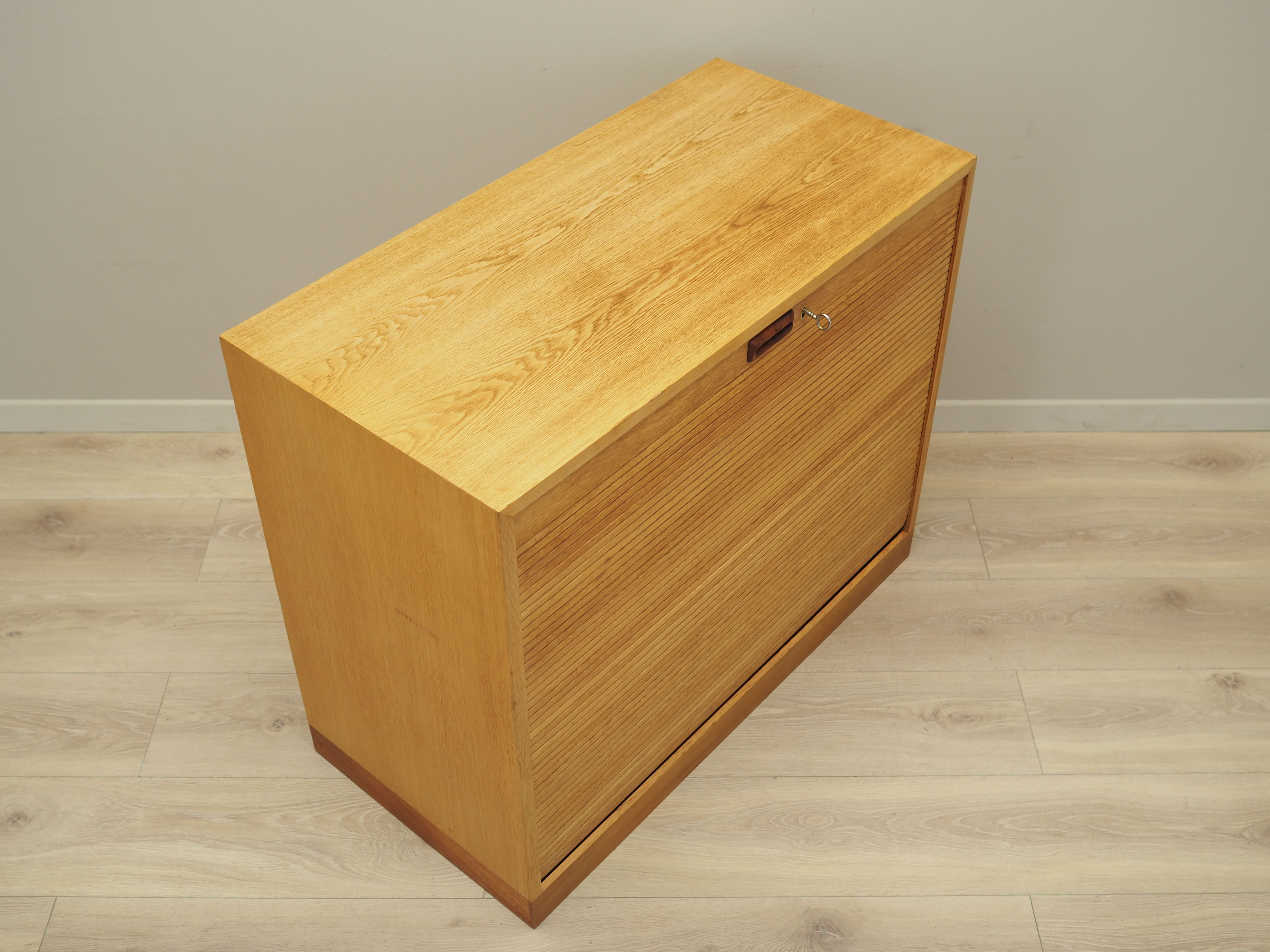 Commode en frêne, design danois, années 1970, fabricant SKM