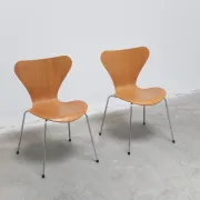 Pair of 'Series 7' chairs in oak by Arne Jacobsen for Fritz Hansen, 1955