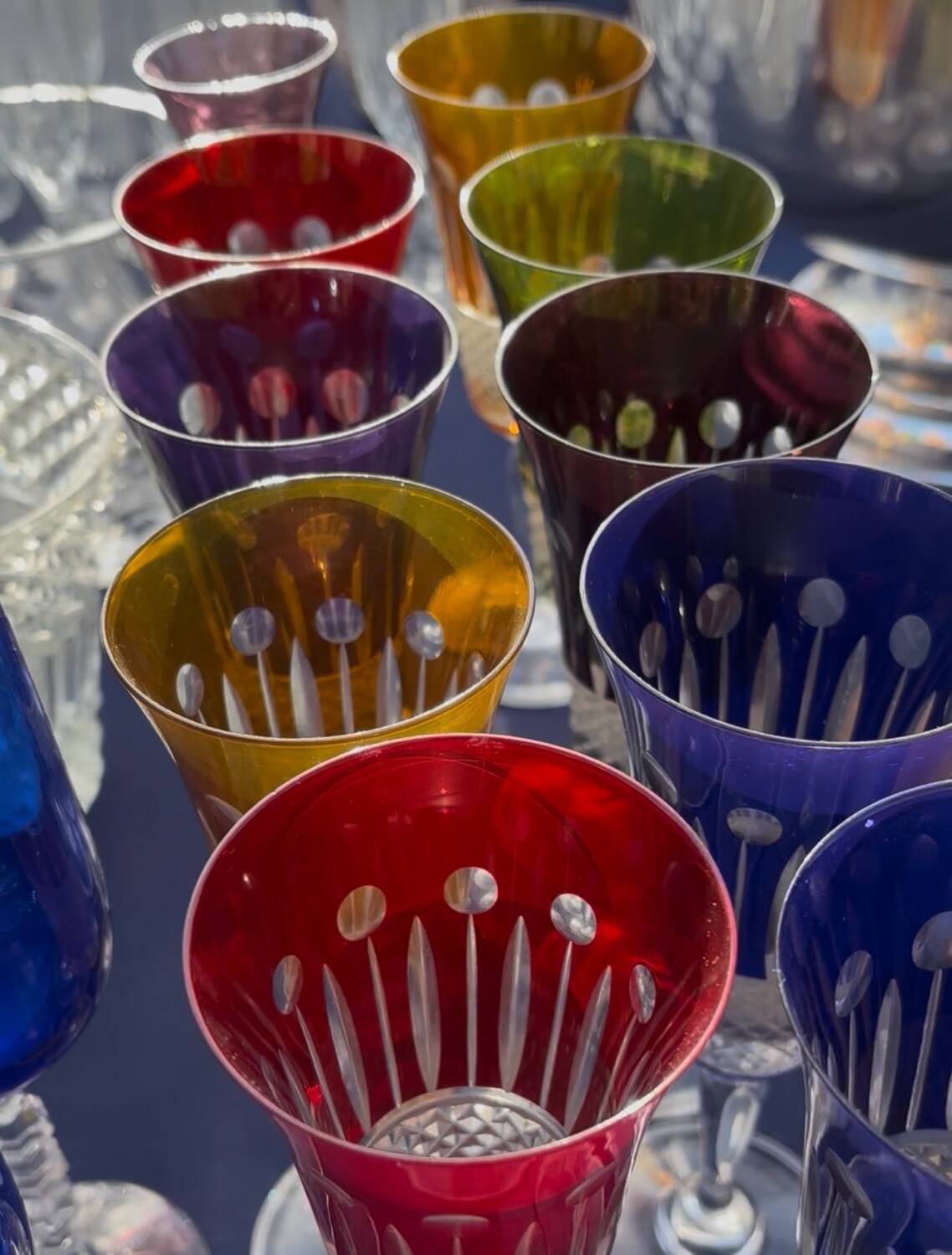 8 vintage blown glass plates with swirl decoration