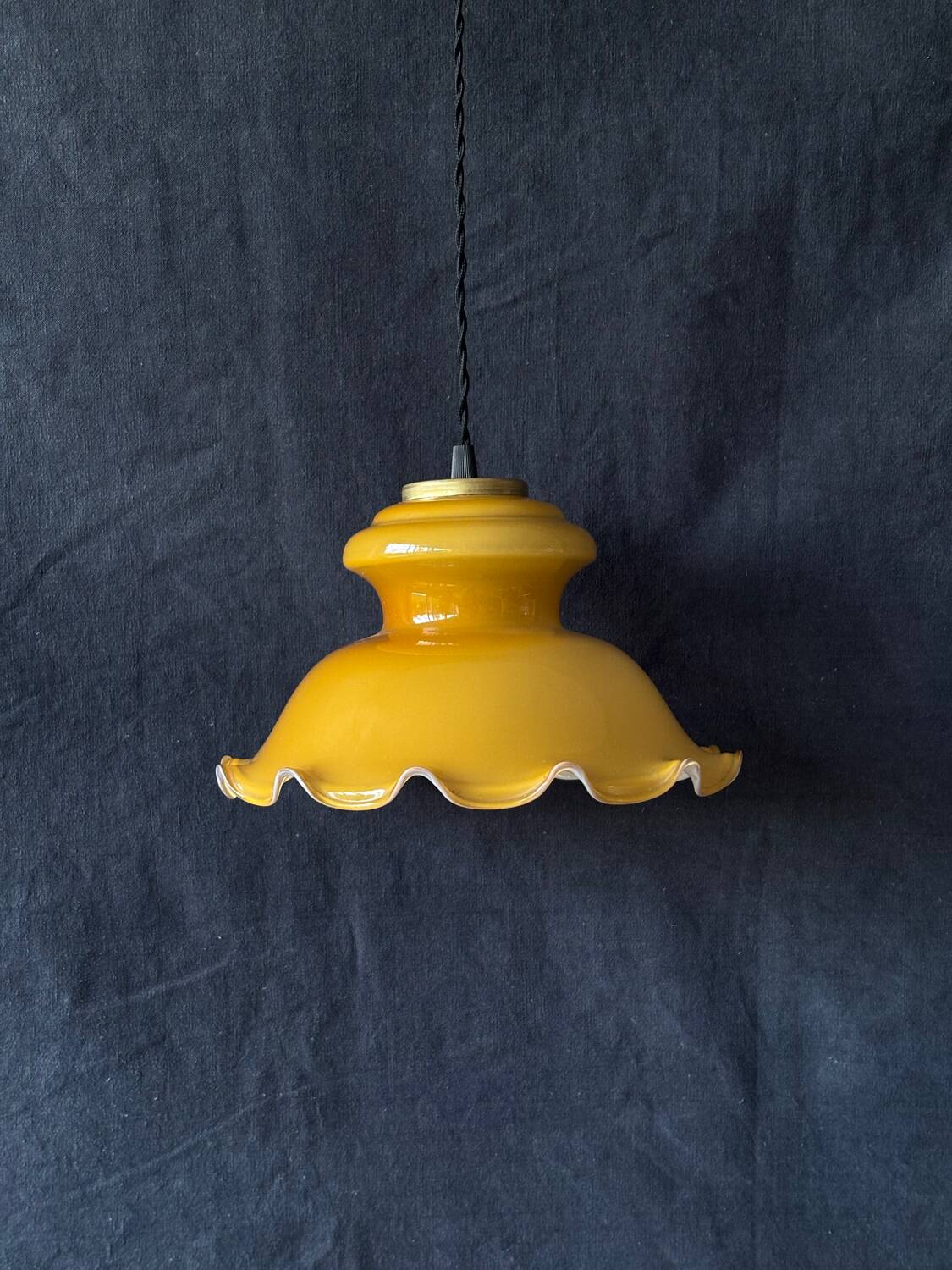 Suspension en opaline art déco