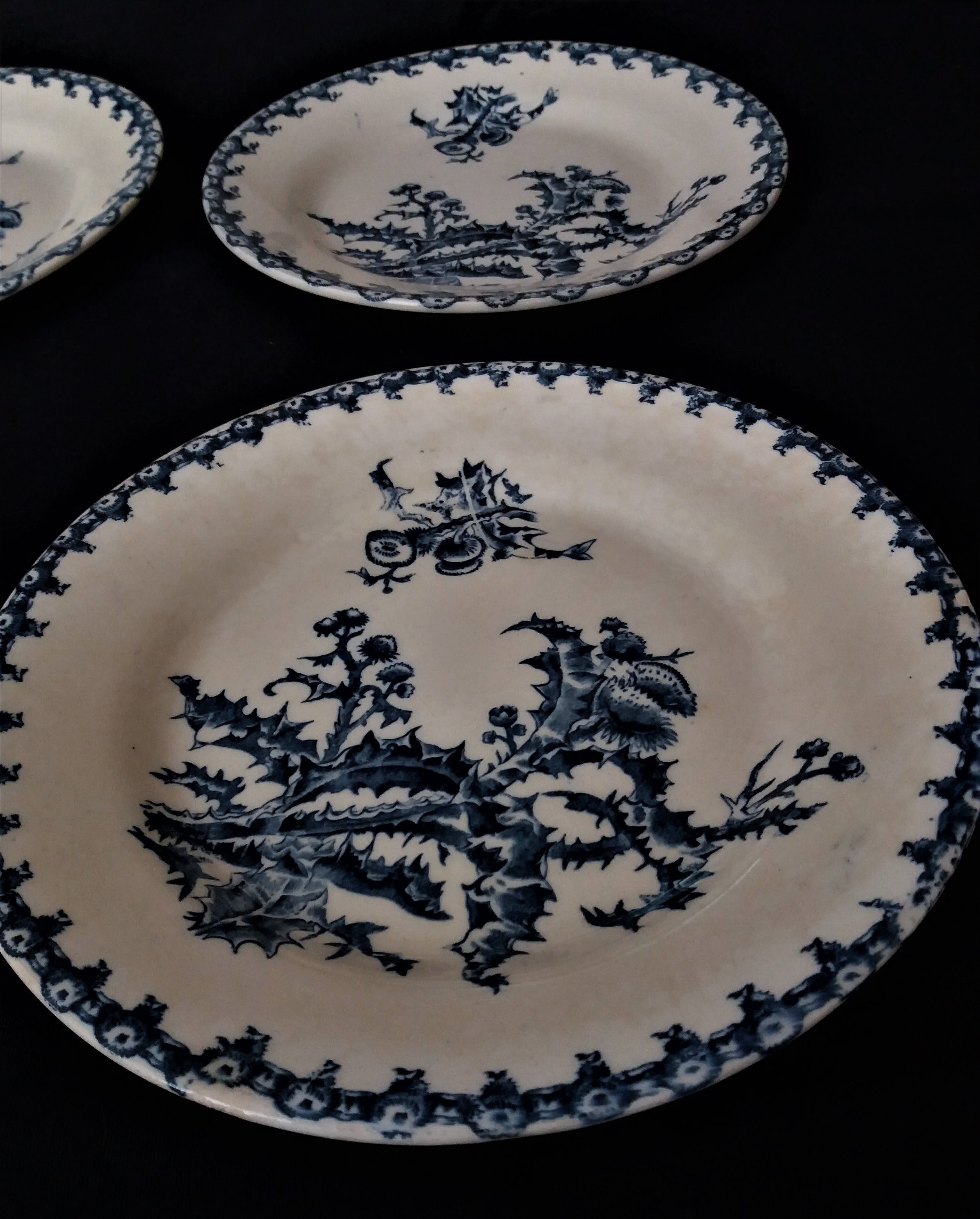 Lot of six flat plates in earthenware Gien décor blue thistles