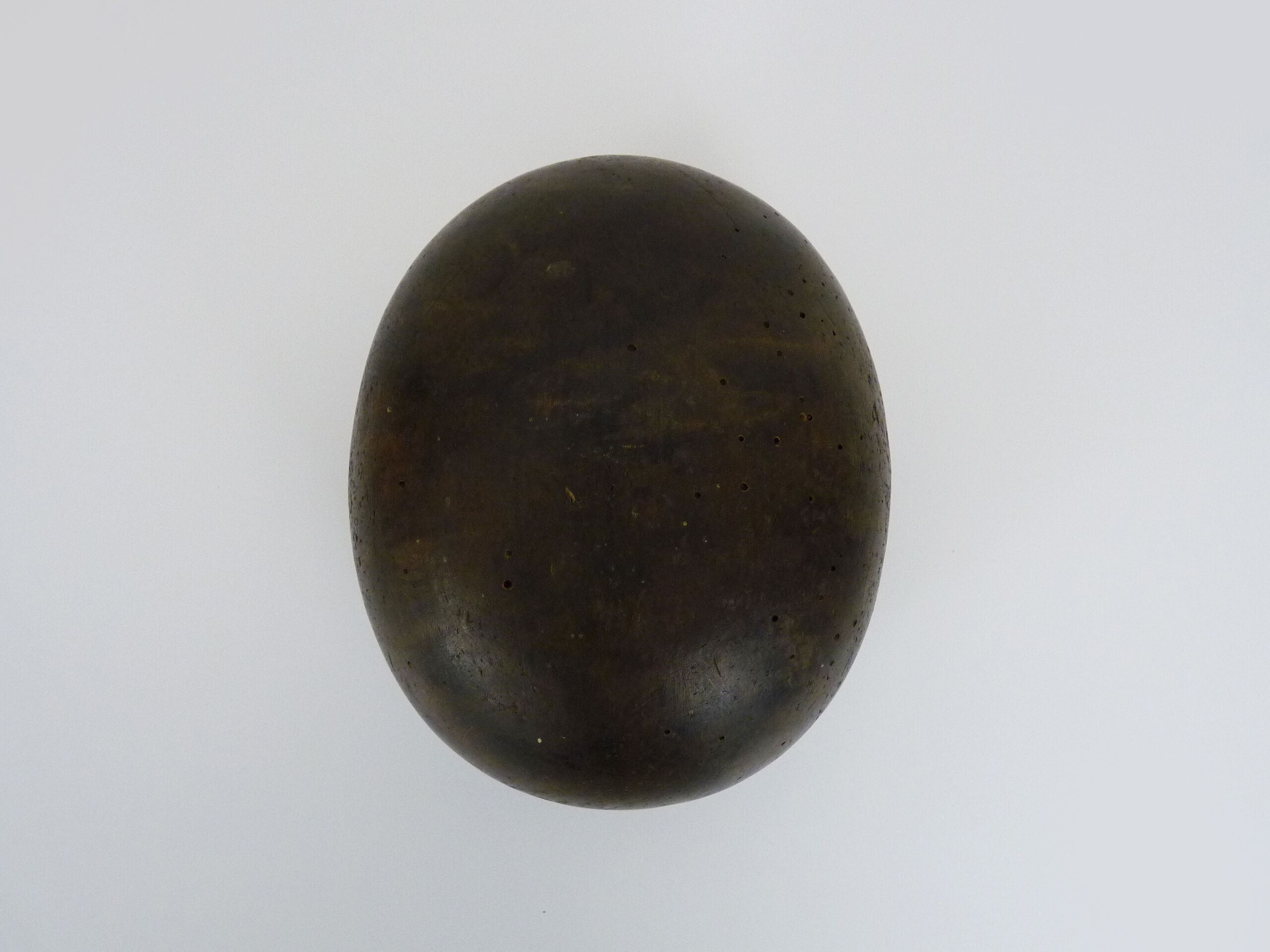 Old form with wooden hat, marotte, hat mold, year 30/40