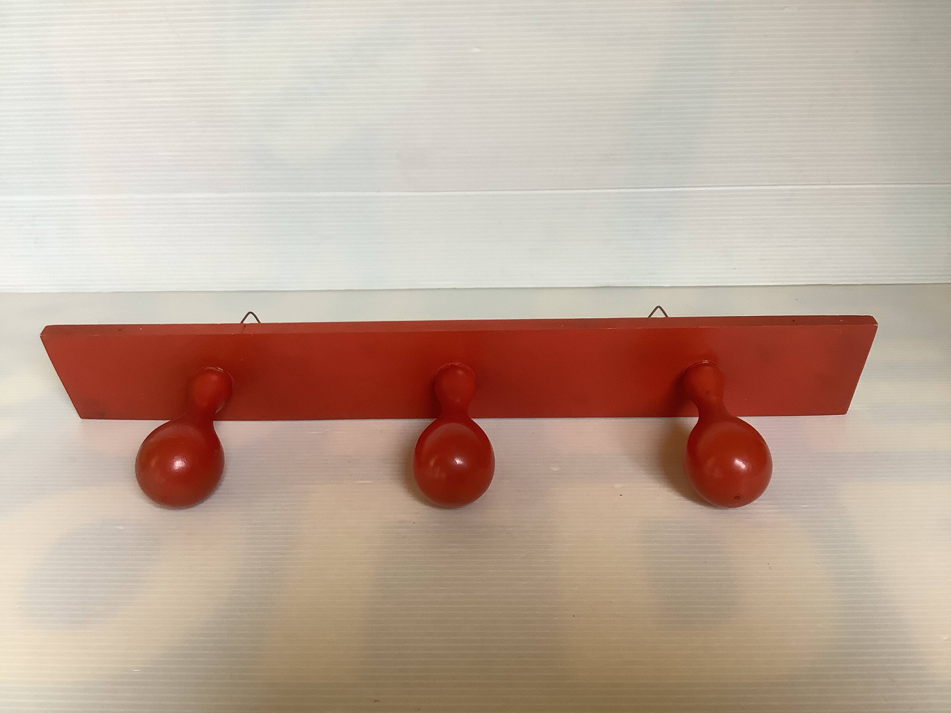 Porte manteau bois rouge