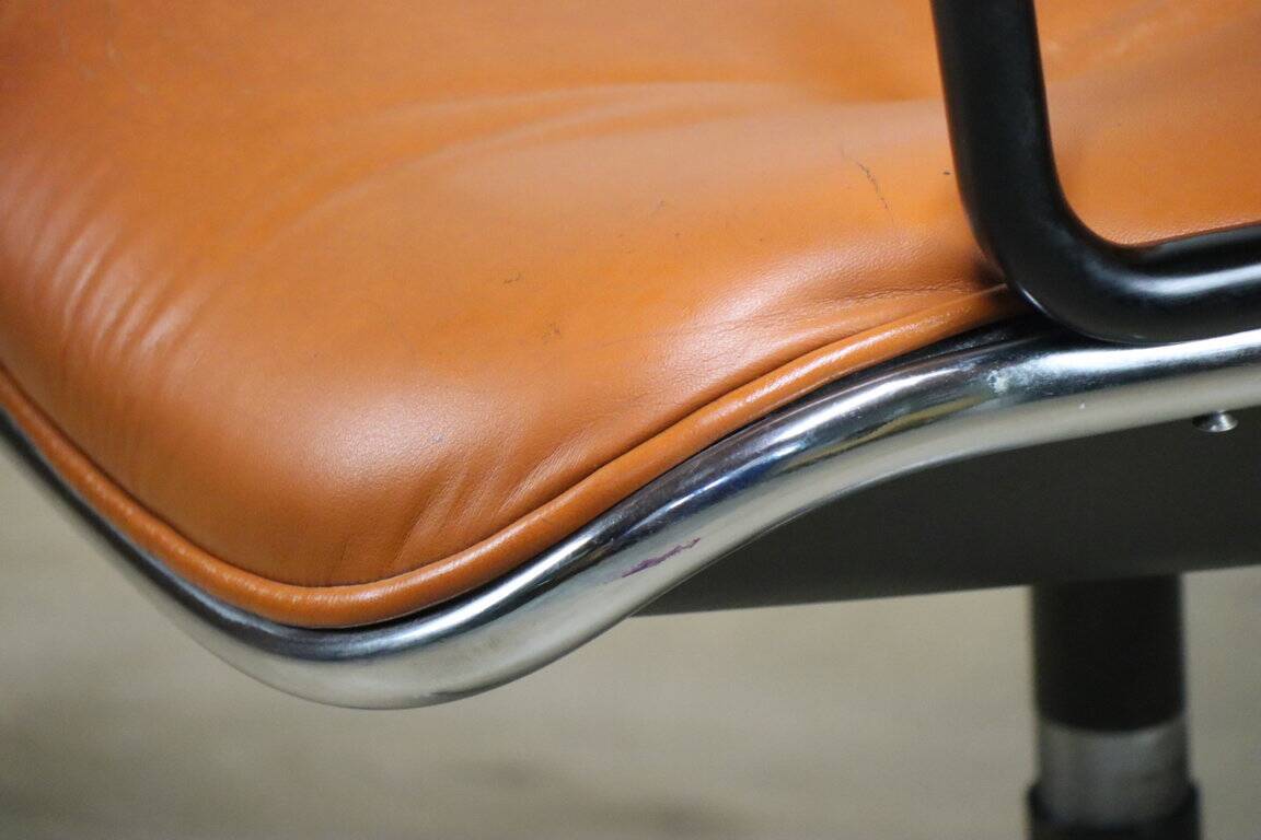 Charles Pollock leather office chair, Knoll edition, 1970
