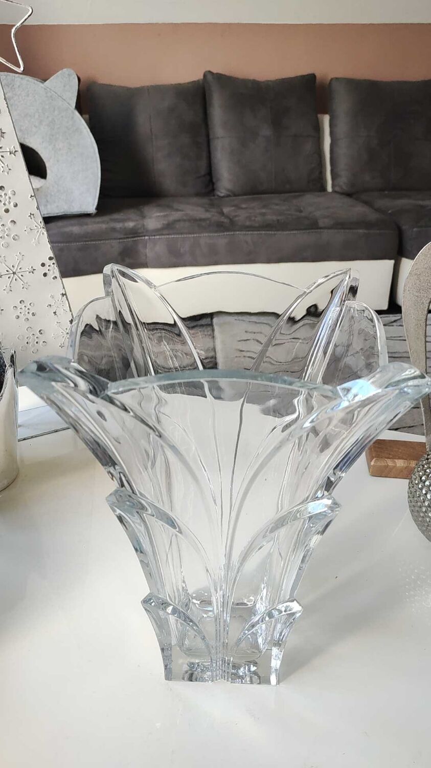 Large stylish crystal vase, floral/palm shape. High 30 cm