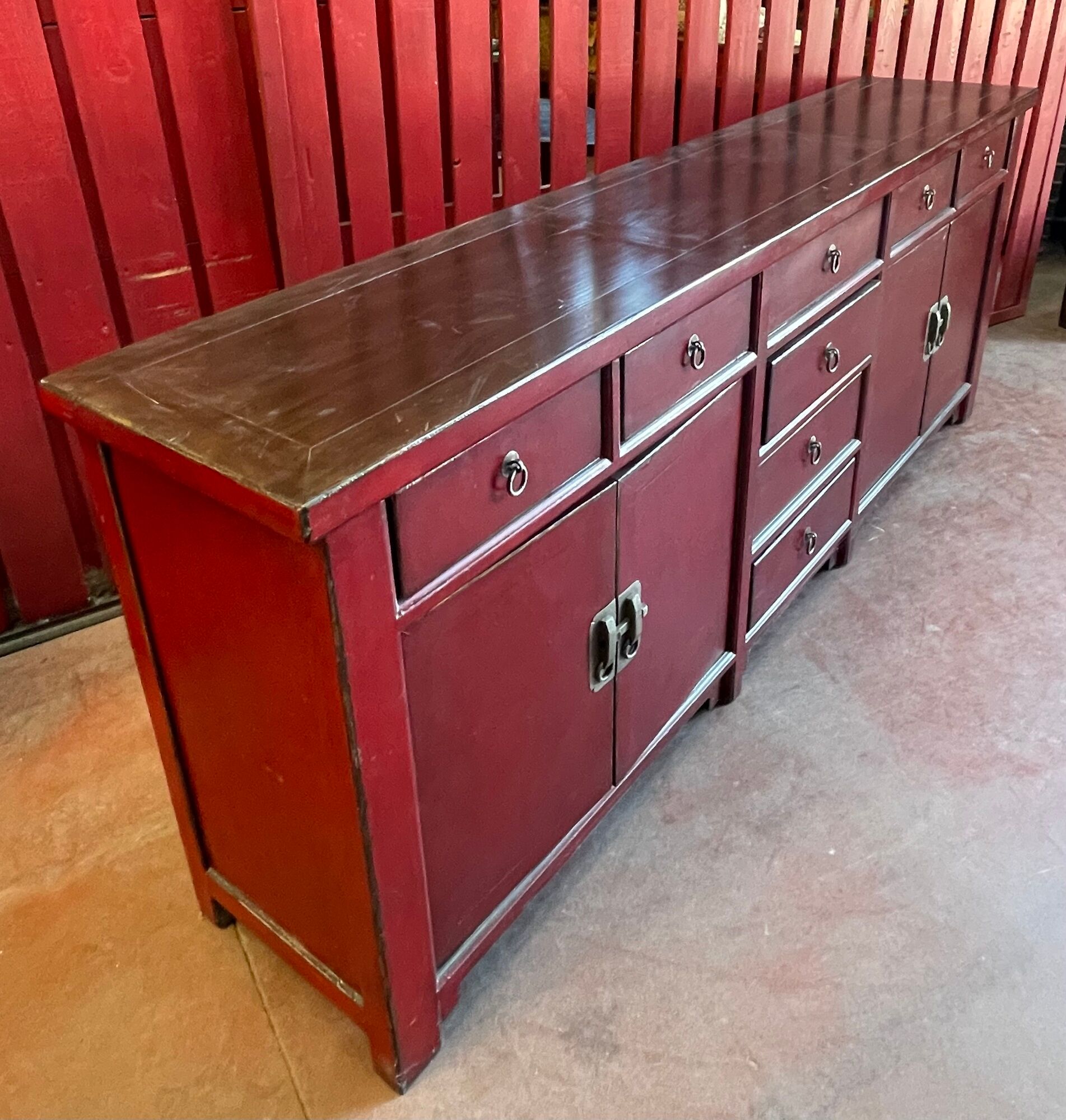 China bahut red lacquered buffet of unusual width 2m60 traditional manufacture
