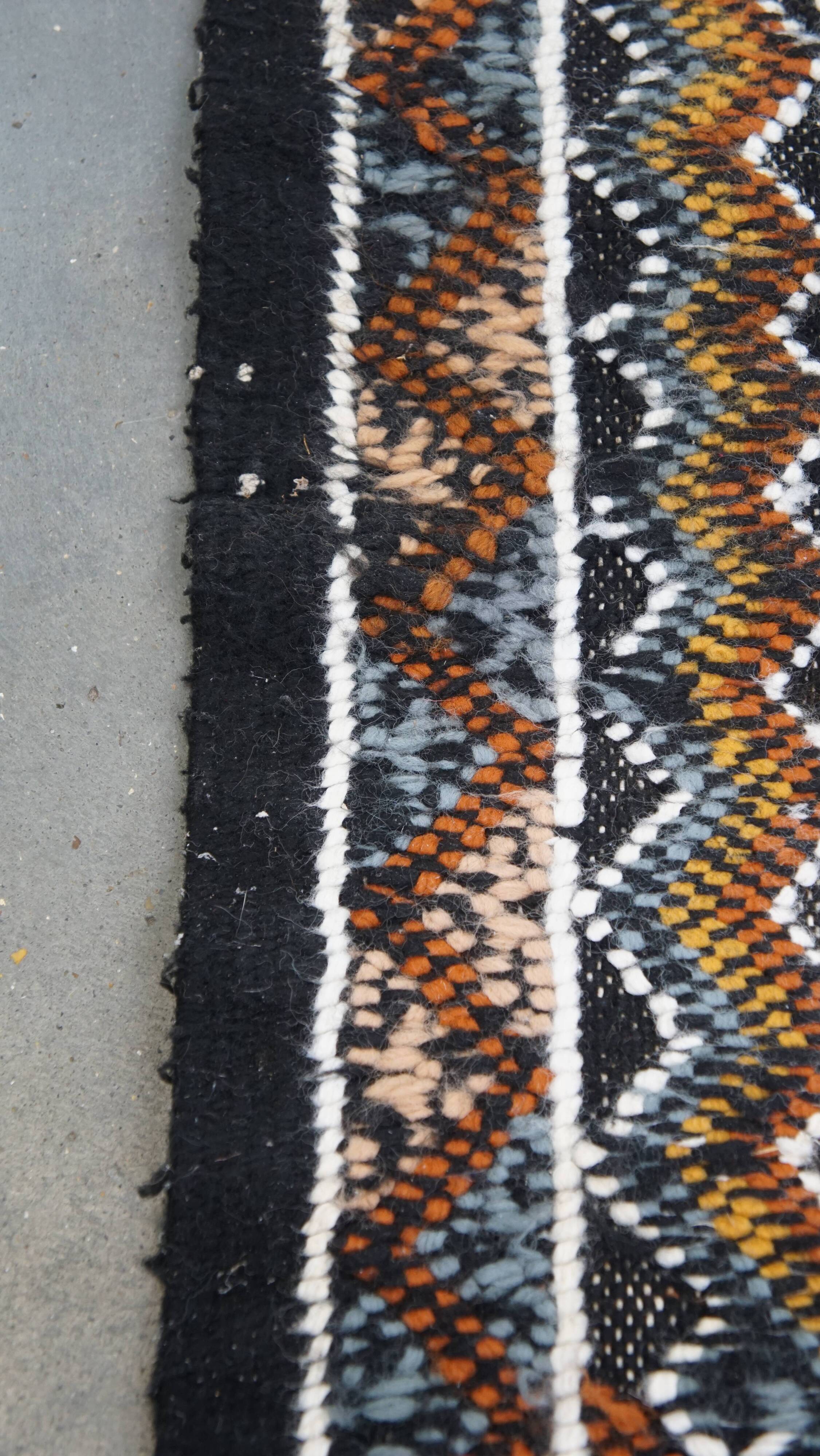 Tapis coloré noué à la main avec motif – 108x50 cm