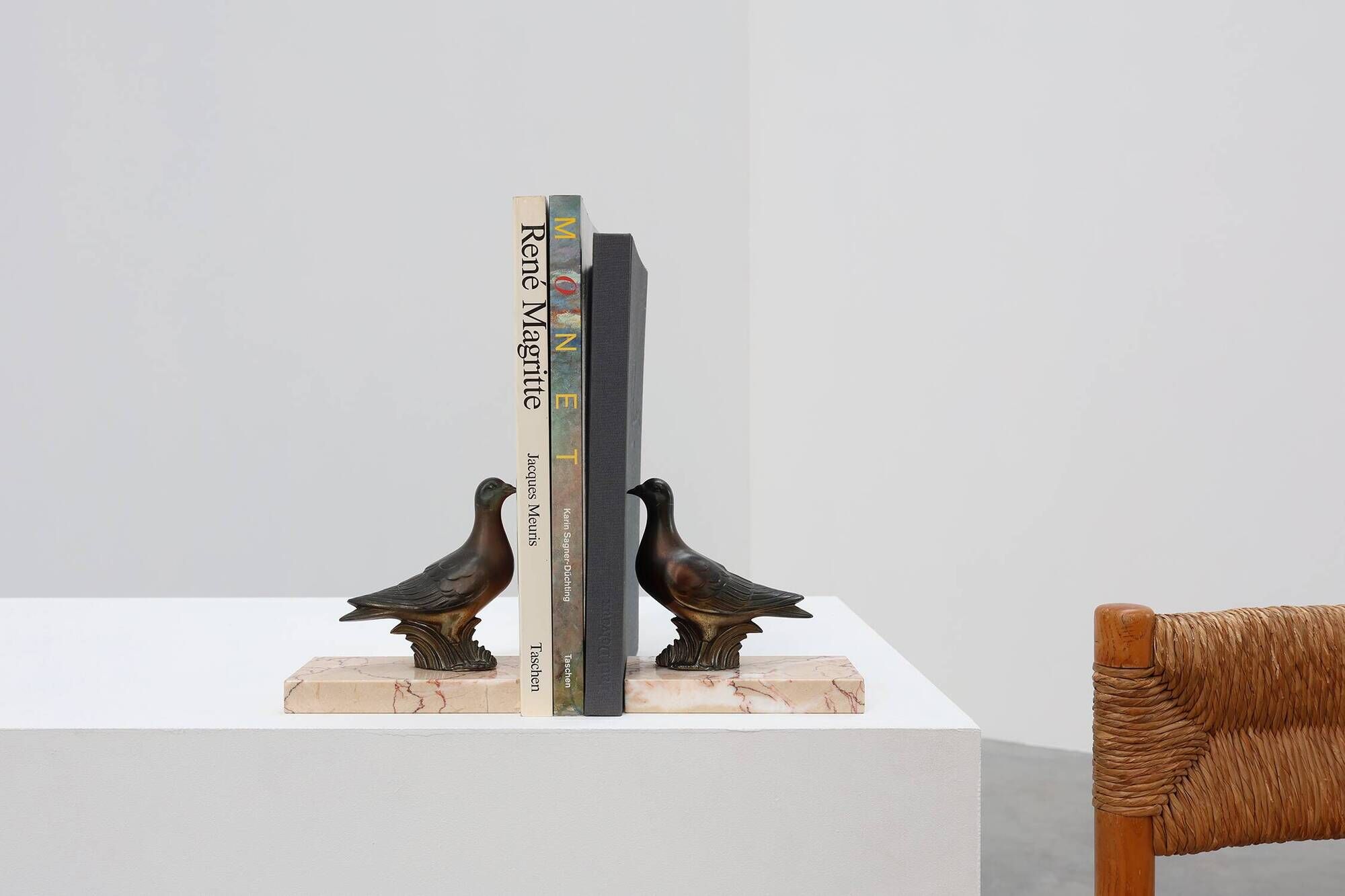 Pair of Art Deco marble and bronze “Dove” bookends, France 1930s