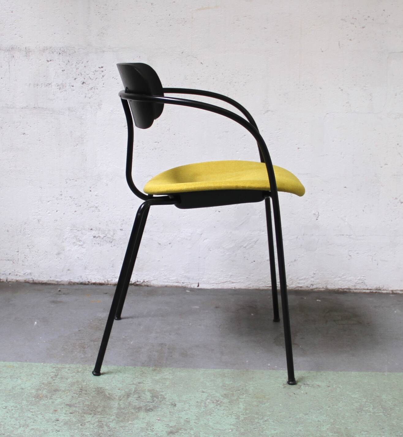 Pavilion AV4 chair, & Tradition